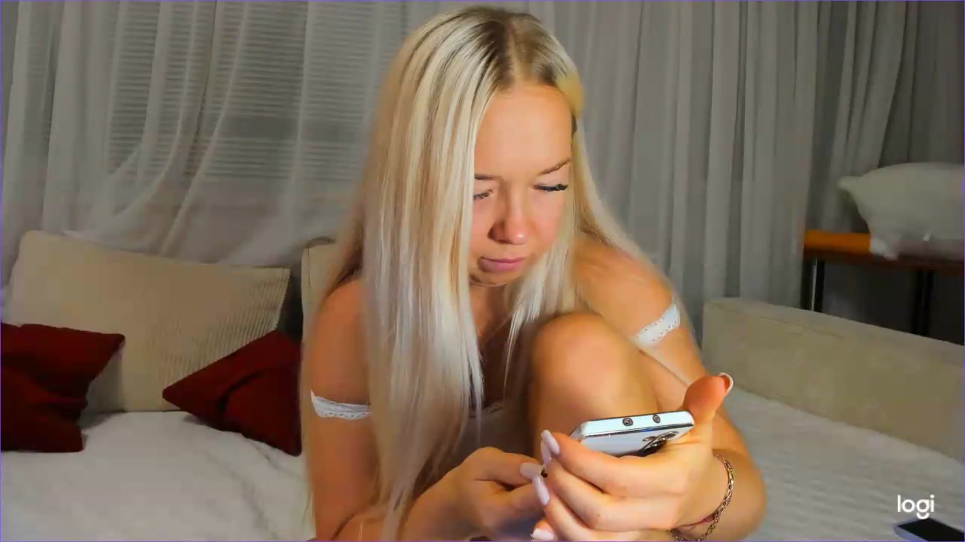 Gallery image thumbnail from FlamingoDream's myfreecams stream on, 08/28/2026, 24:50 image 15 of 20