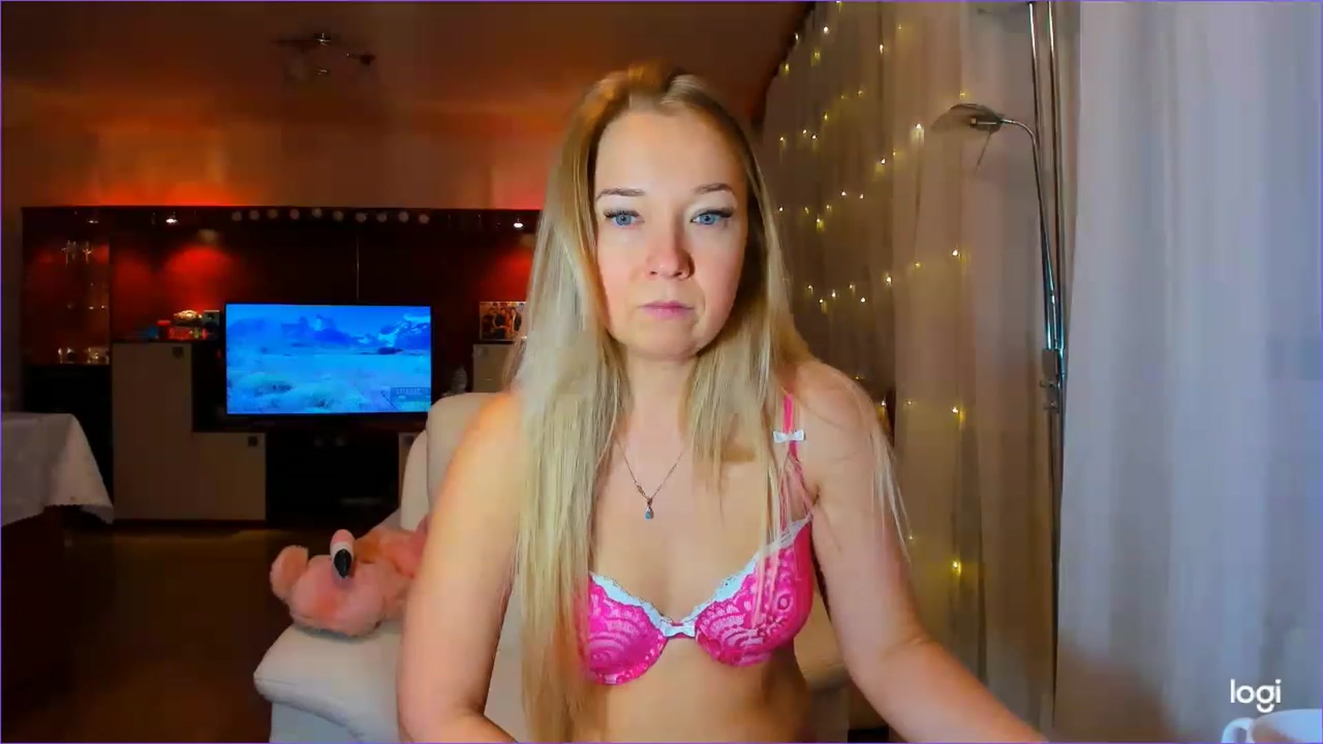 Gallery image thumbnail from FlamingoParty's myfreecams stream on, 01/19/2023, 03:46 image 17 of 20