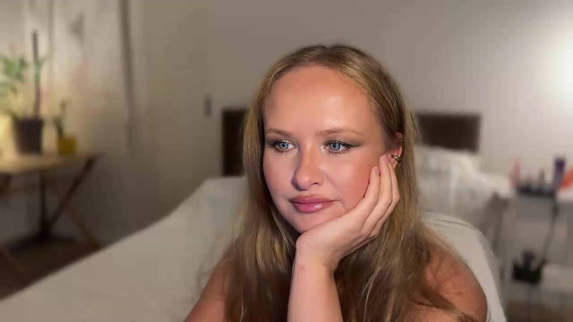 Gallery image thumbnail from FleurDeLys's myfreecams stream on, 07/17/2026, 01:15 image 20 of 20