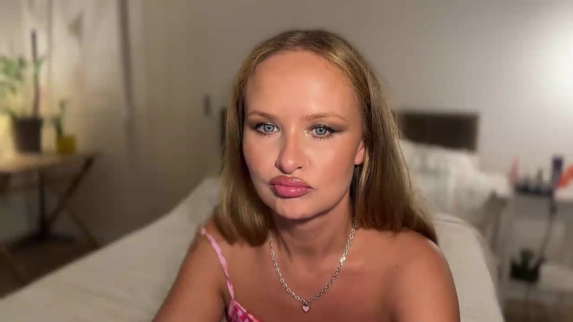 Gallery image thumbnail from FleurDeLys's myfreecams stream on, 07/17/2026, 01:15 image 5 of 20