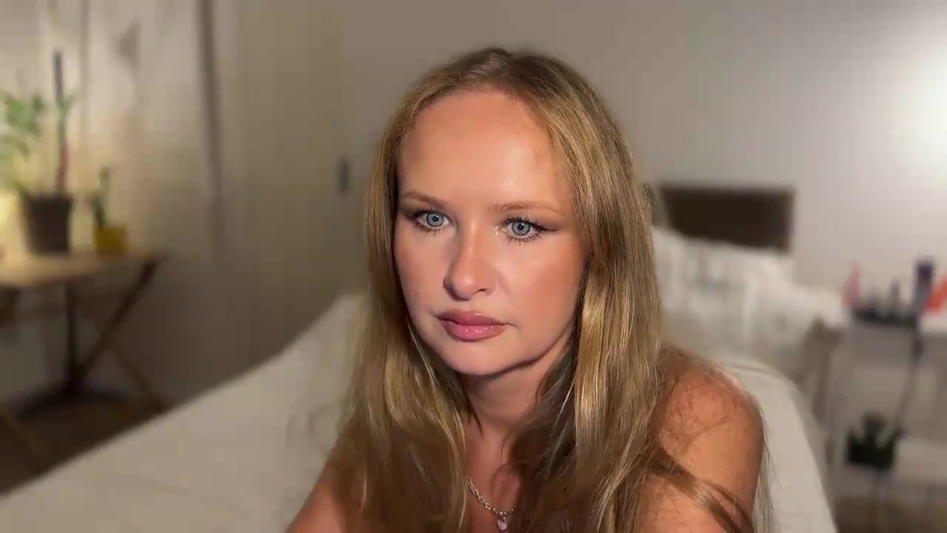 Gallery image thumbnail from FleurDeLys's myfreecams stream on, 07/17/2026, 01:15 image 15 of 20