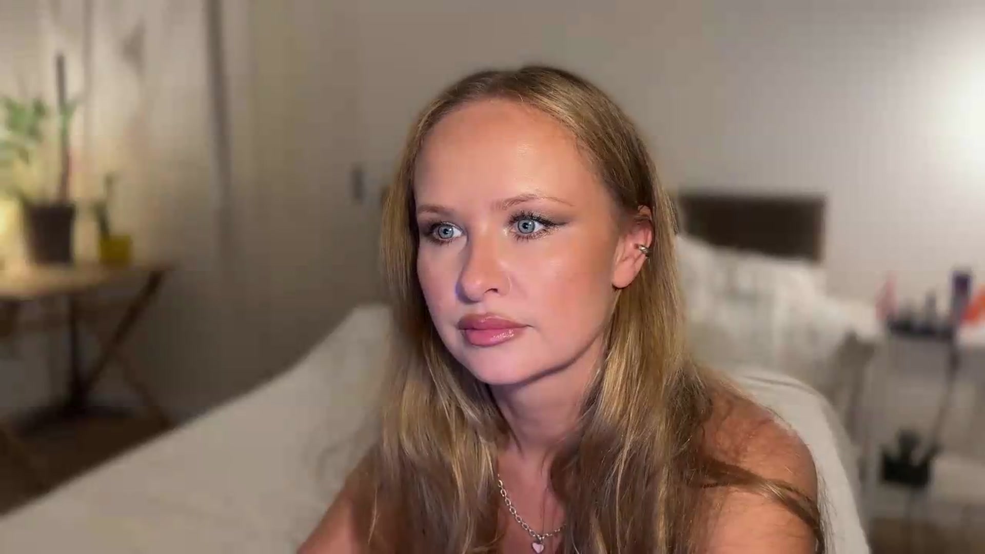 Gallery image thumbnail from FleurDeLys's myfreecams stream on, 07/17/2026, 01:15 image 19 of 20