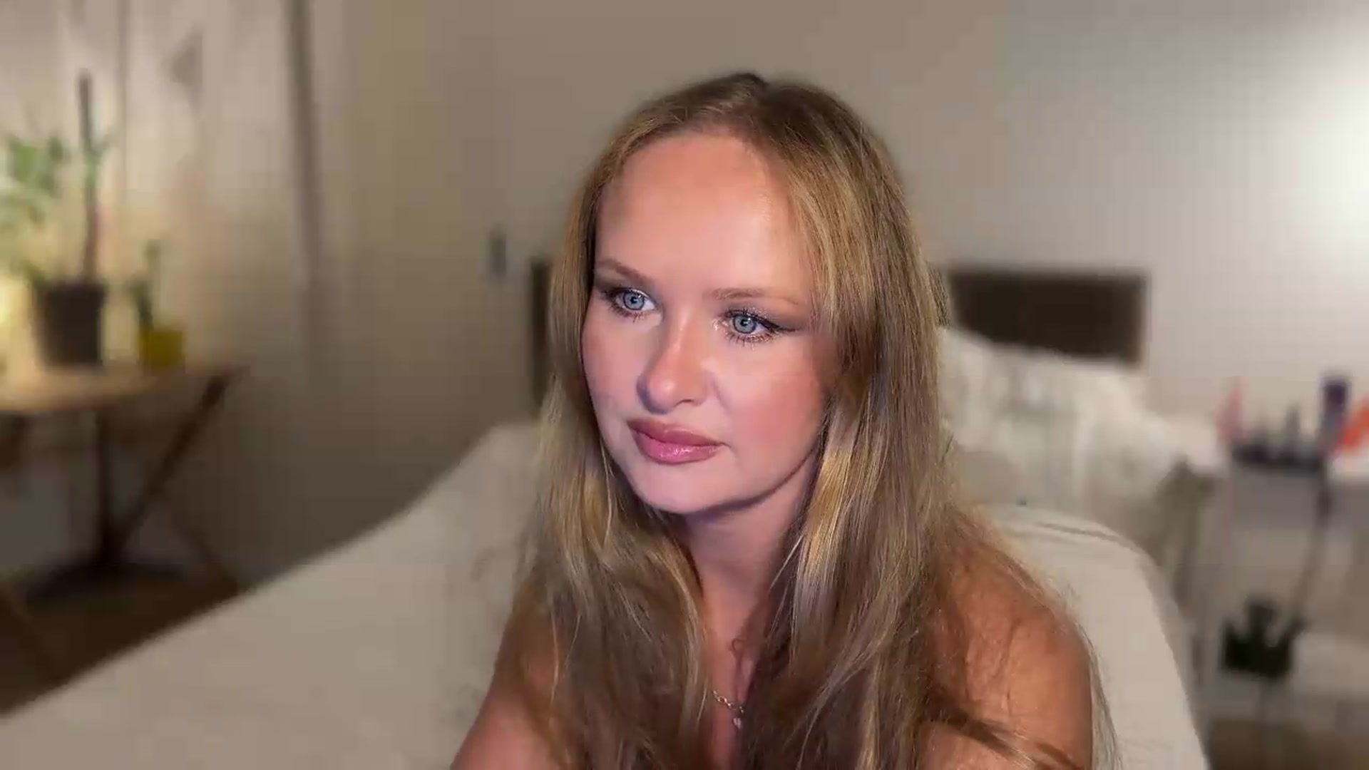 Gallery image thumbnail from FleurDeLys's myfreecams stream on, 07/17/2026, 01:15 image 14 of 20