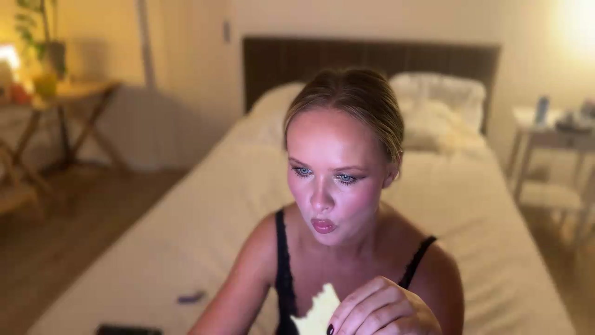 Gallery image thumbnail from FleurDeLys's myfreecams stream on, 08/20/2026, 24:01 image 6 of 20