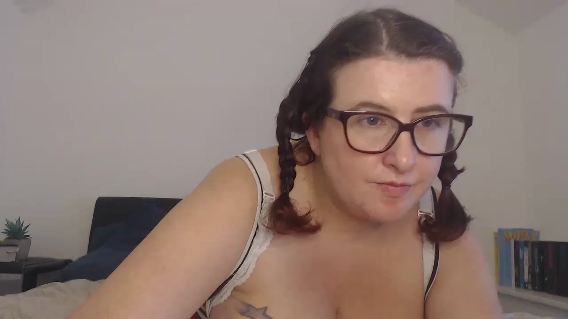 Gallery image thumbnail from FlirtyPhoebe's myfreecams stream on, 11/25/2022, 14:17 image 8 of 20