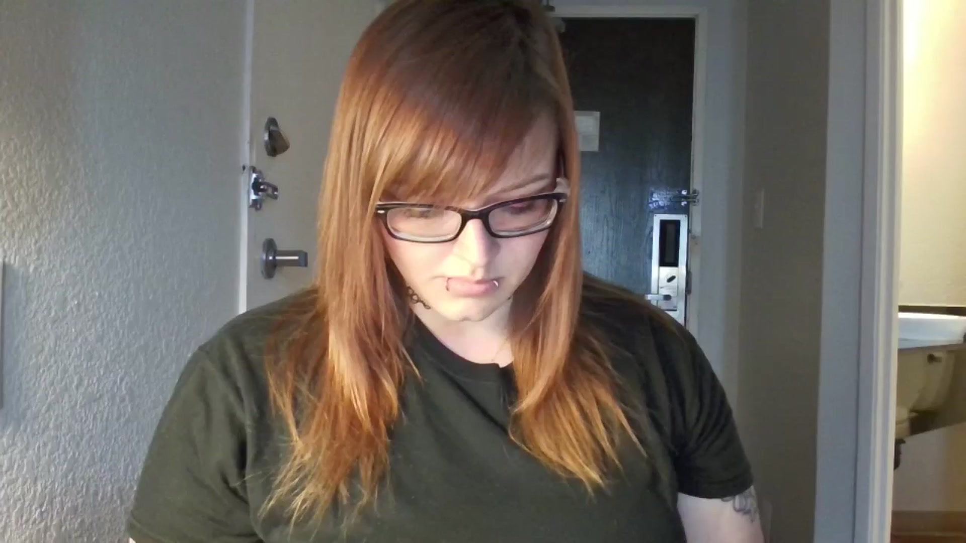 Gallery image thumbnail from FloraSky's myfreecams stream on, 05/01/2025, 12:37 image 2 of 20