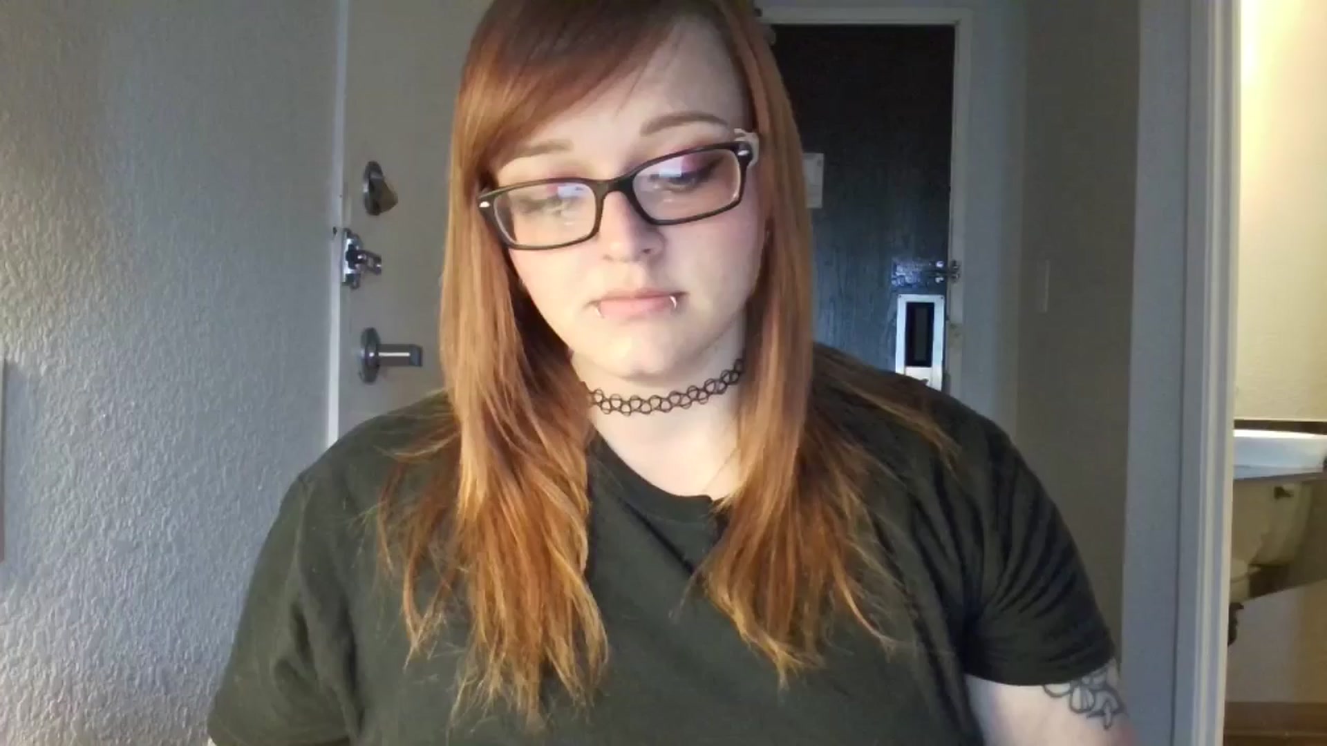 Gallery image thumbnail from FloraSky's myfreecams stream on, 05/01/2025, 12:37 image 4 of 20