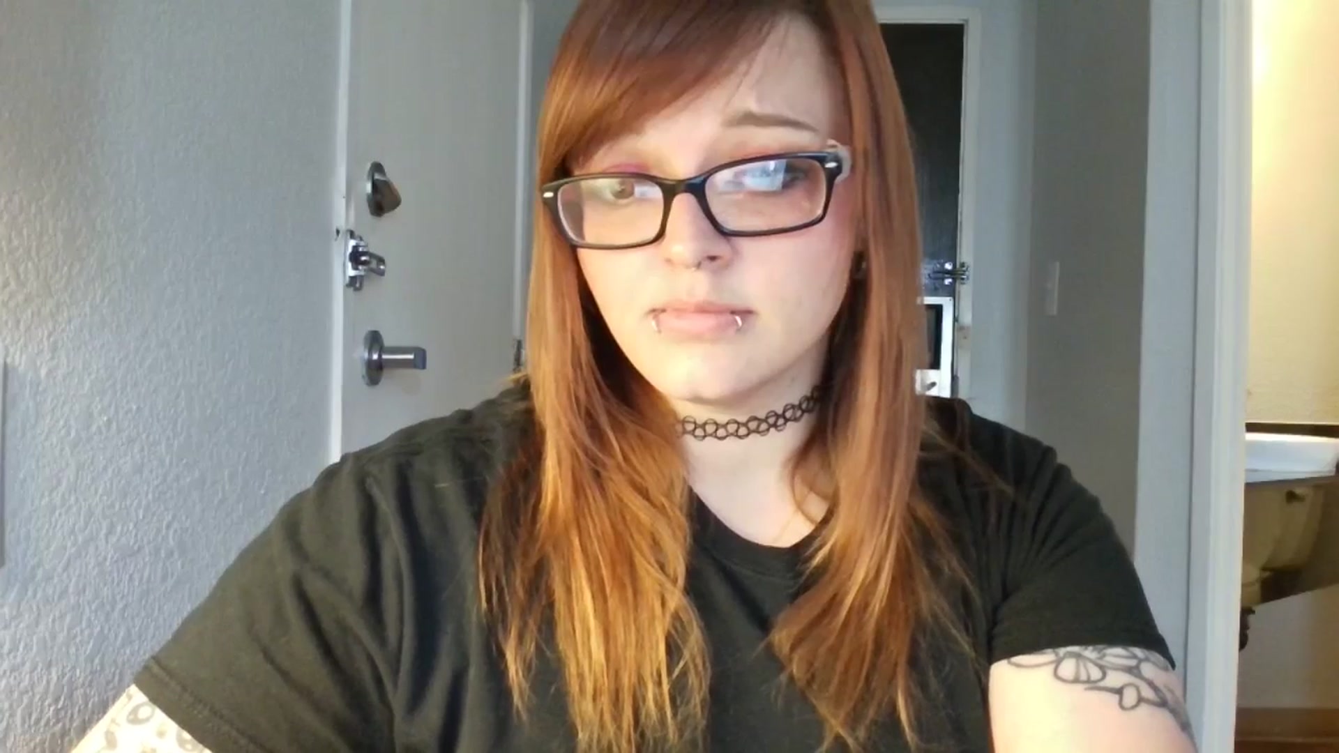 Gallery image thumbnail from FloraSky's myfreecams stream on, 05/01/2025, 12:37 image 11 of 20