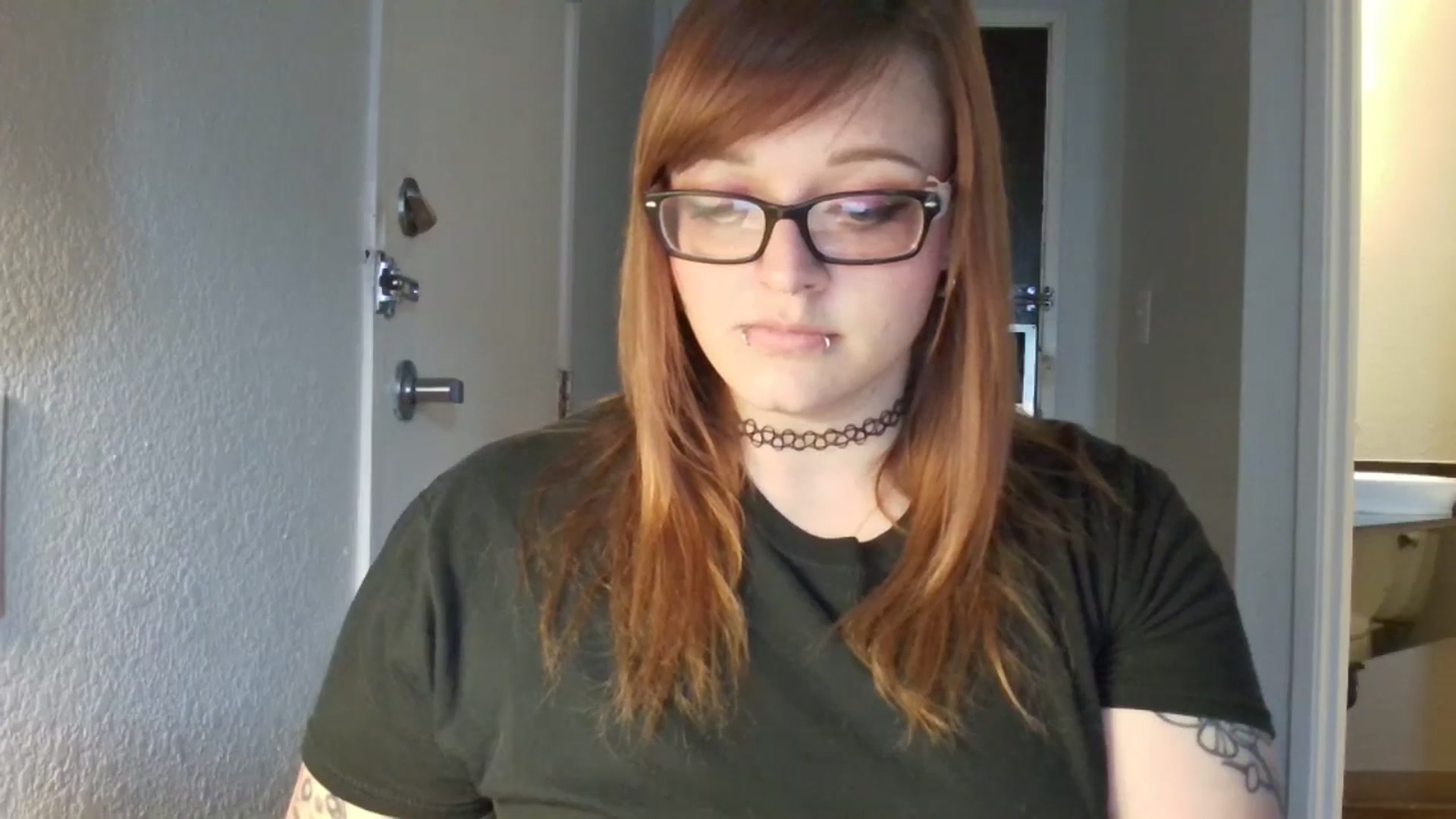 Gallery image thumbnail from FloraSky's myfreecams stream on, 05/01/2025, 12:37 image 5 of 20
