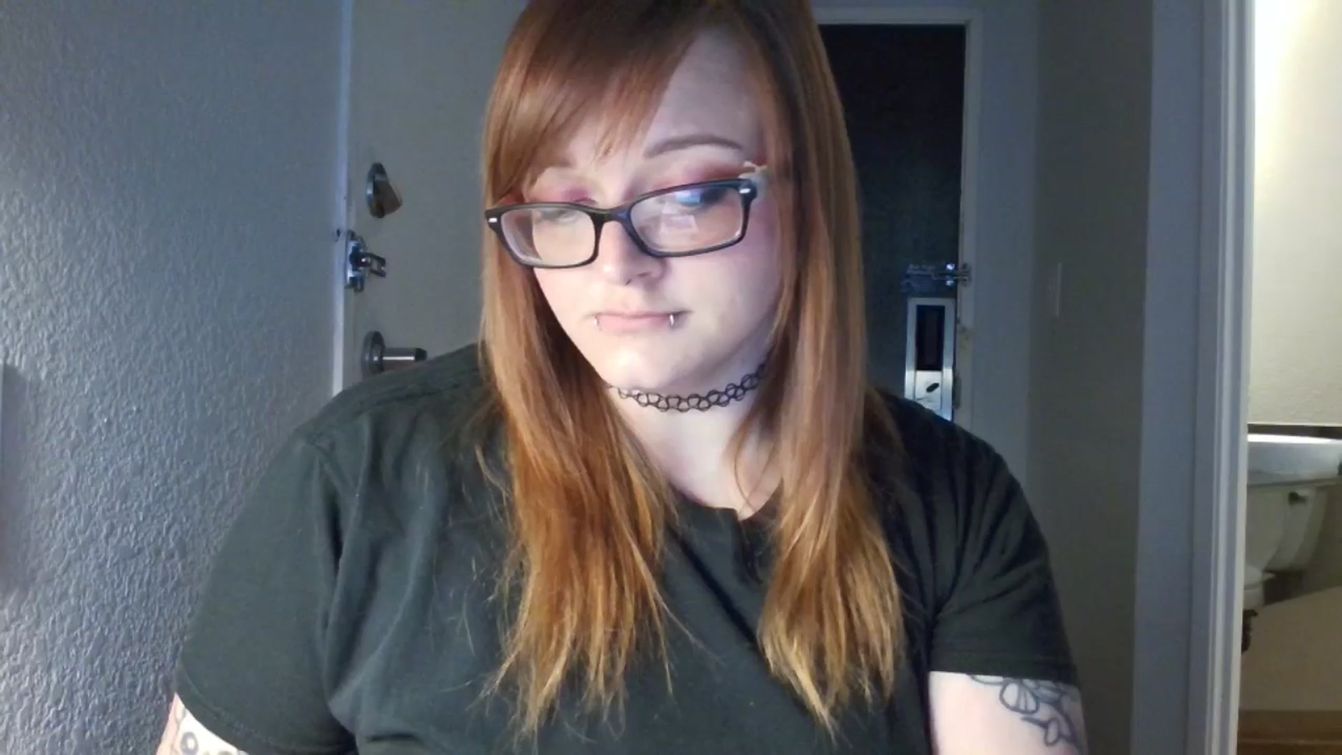 Gallery image thumbnail from FloraSky's myfreecams stream on, 05/01/2025, 12:37 image 18 of 20
