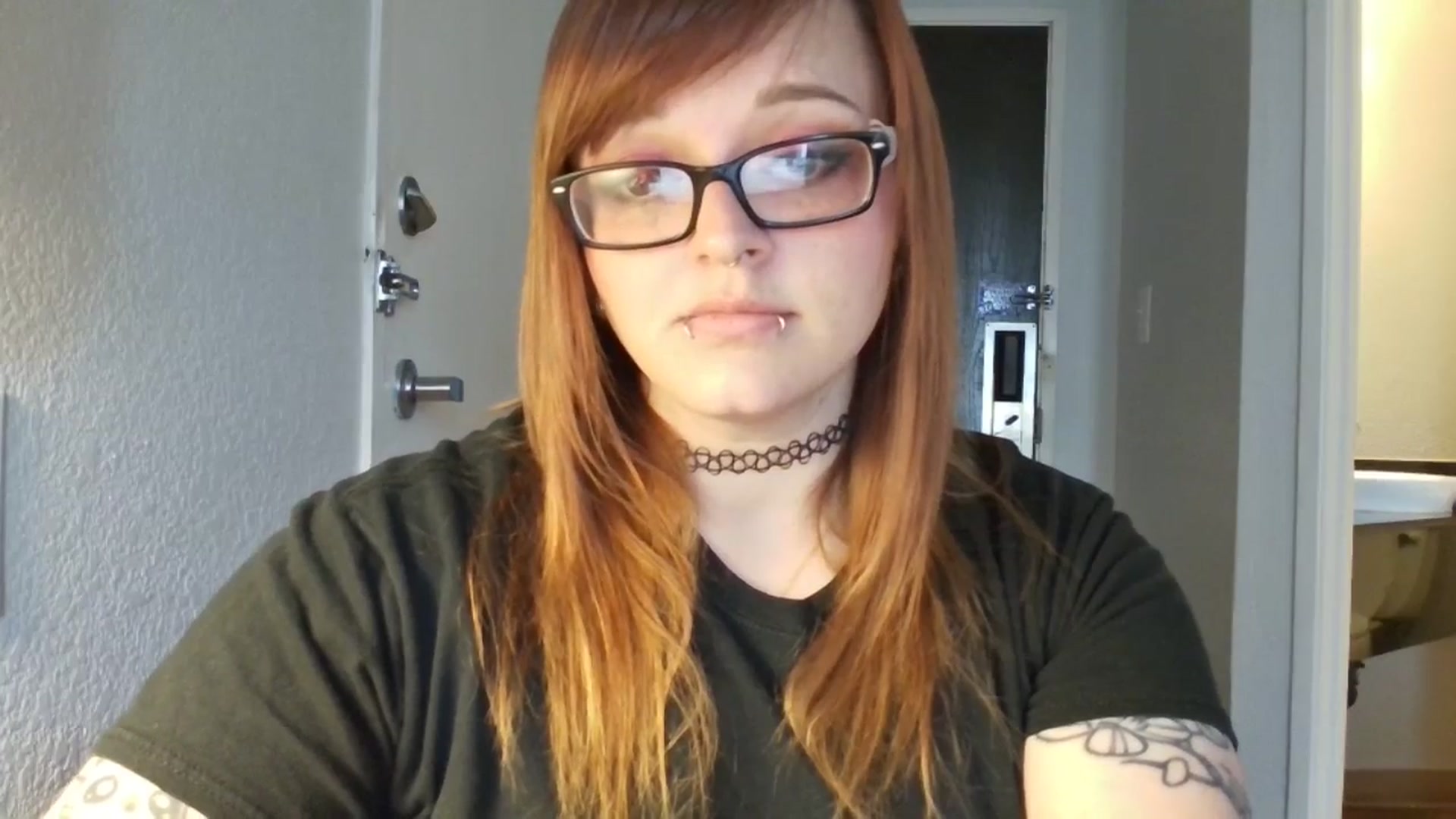 Gallery image thumbnail from FloraSky's myfreecams stream on, 05/01/2025, 12:37 image 12 of 20