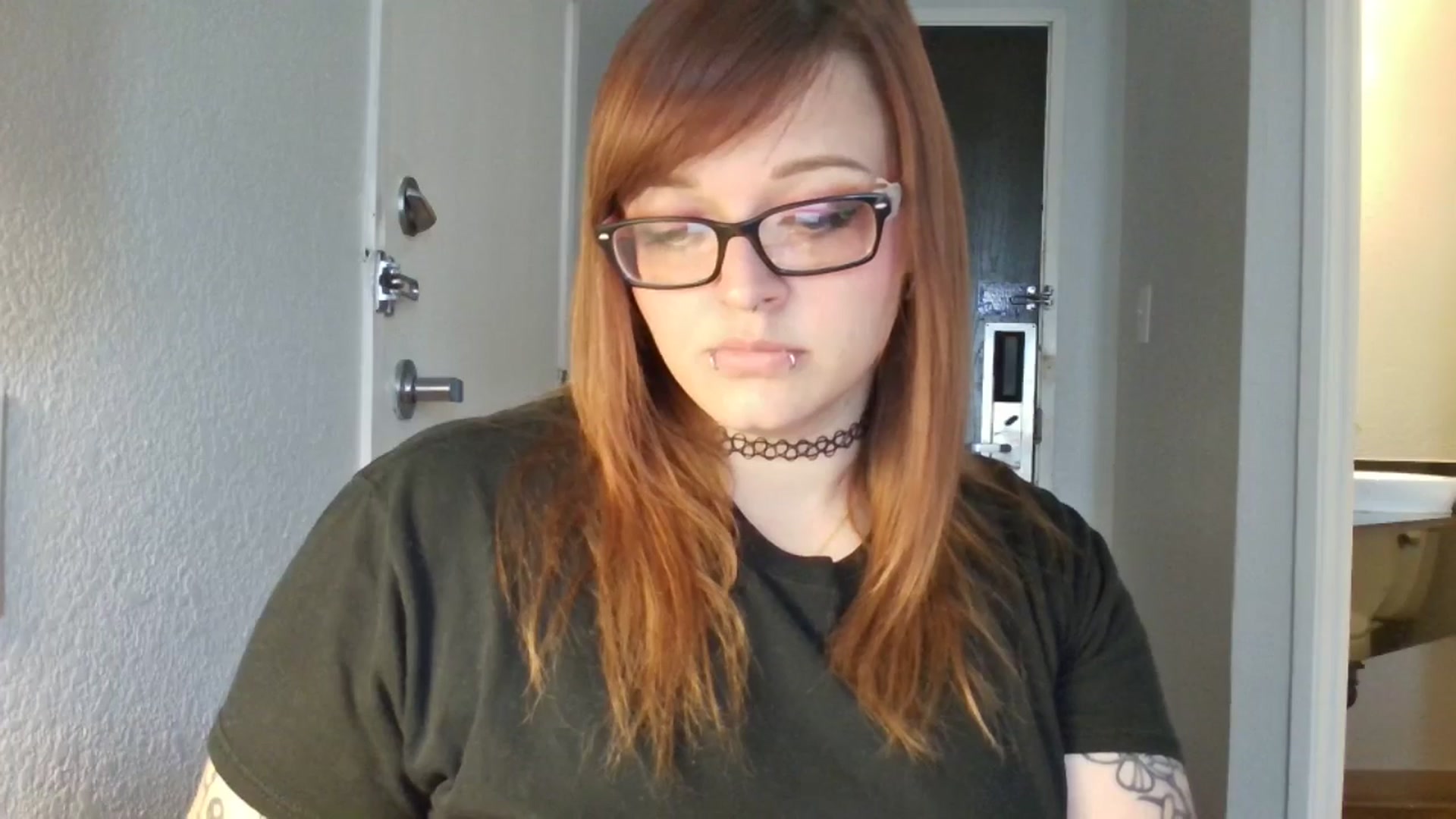 Gallery image thumbnail from FloraSky's myfreecams stream on, 05/01/2025, 12:37 image 7 of 20