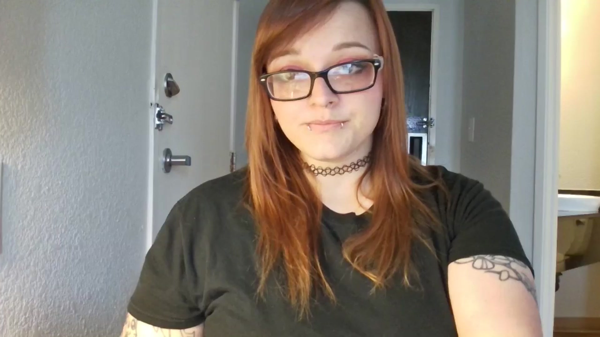 Gallery image thumbnail from FloraSky's myfreecams stream on, 05/01/2025, 12:37 image 13 of 20