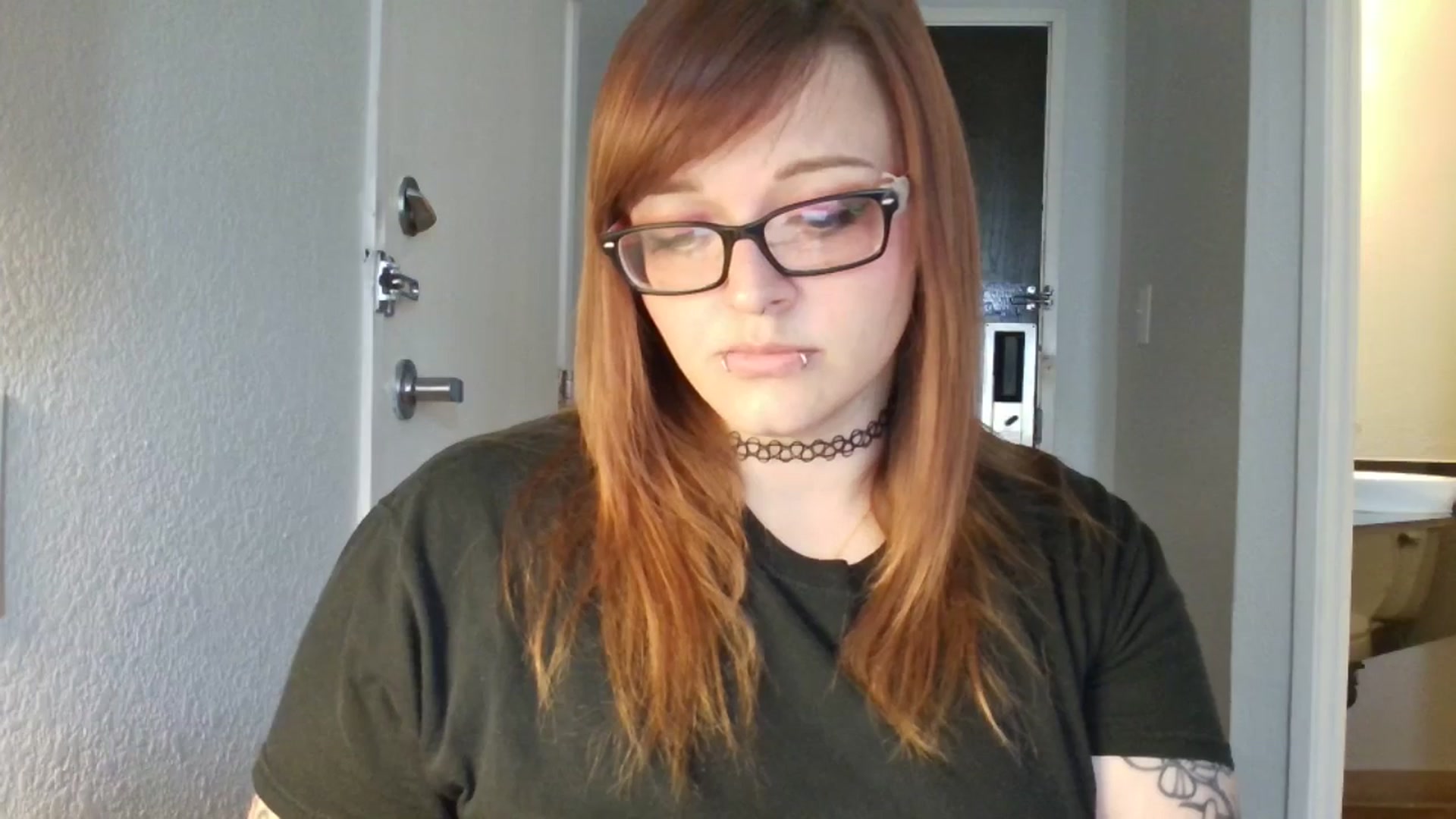 Gallery image thumbnail from FloraSky's myfreecams stream on, 05/01/2025, 12:37 image 8 of 20