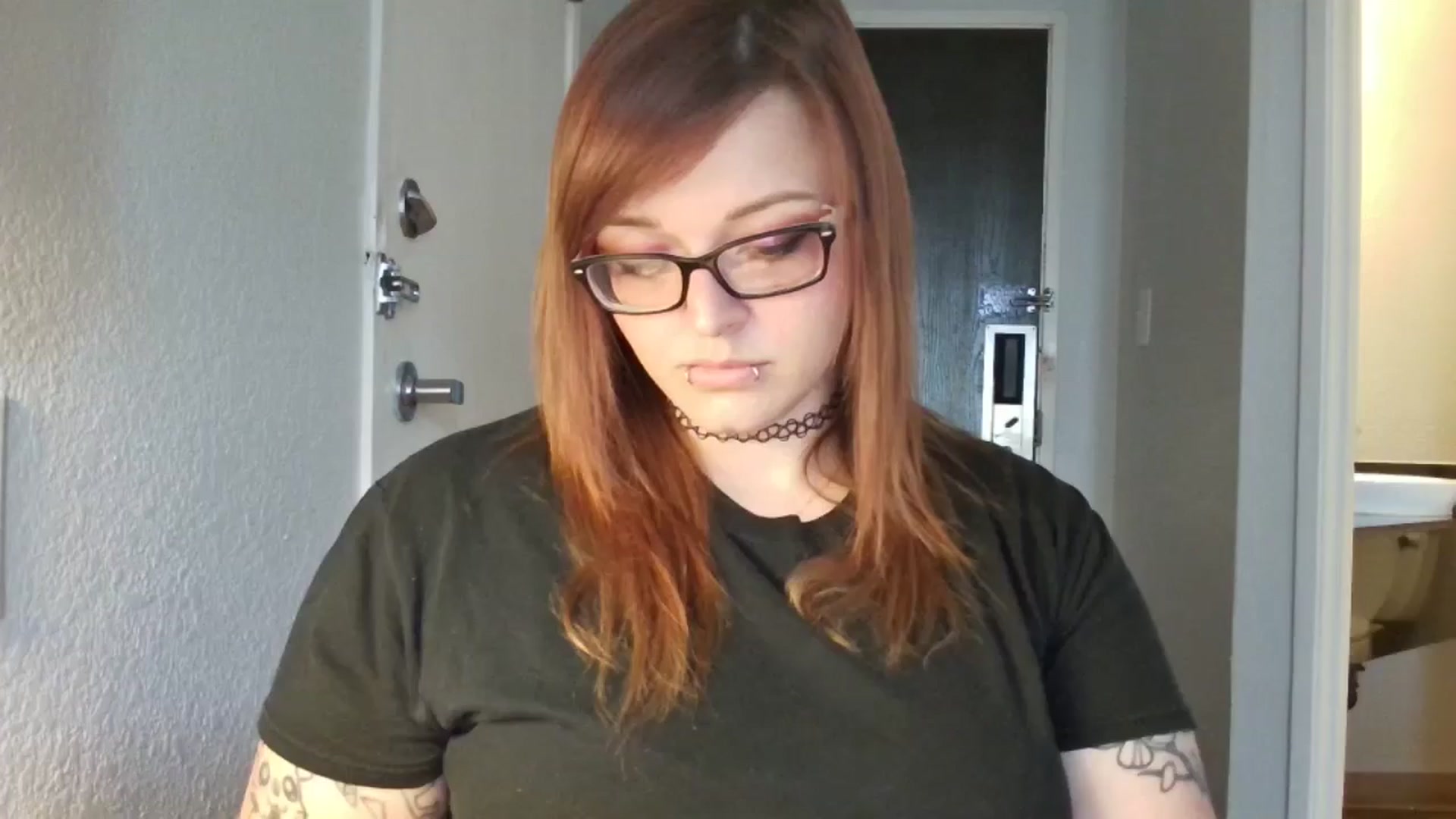 Gallery image thumbnail from FloraSky's myfreecams stream on, 05/01/2025, 12:37 image 14 of 20