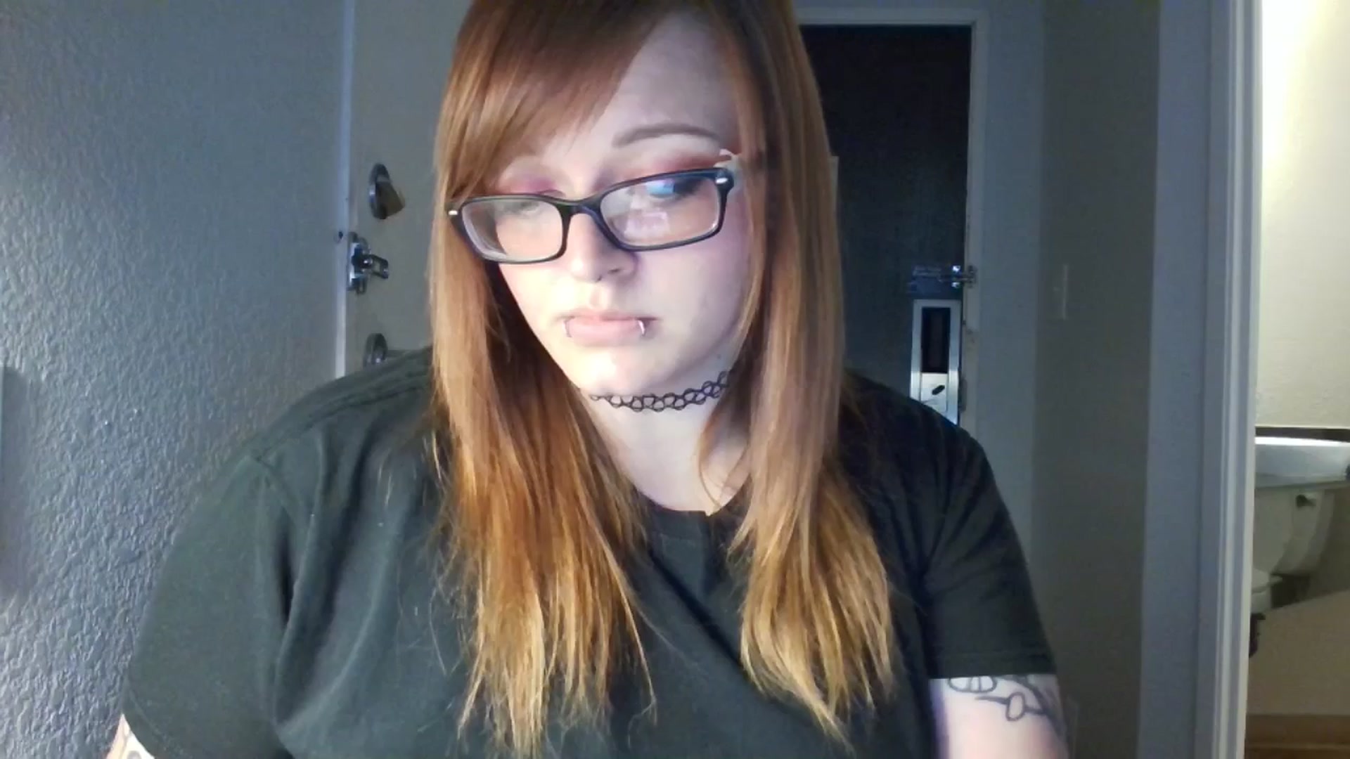 Gallery image thumbnail from FloraSky's myfreecams stream on, 05/01/2025, 12:37 image 17 of 20