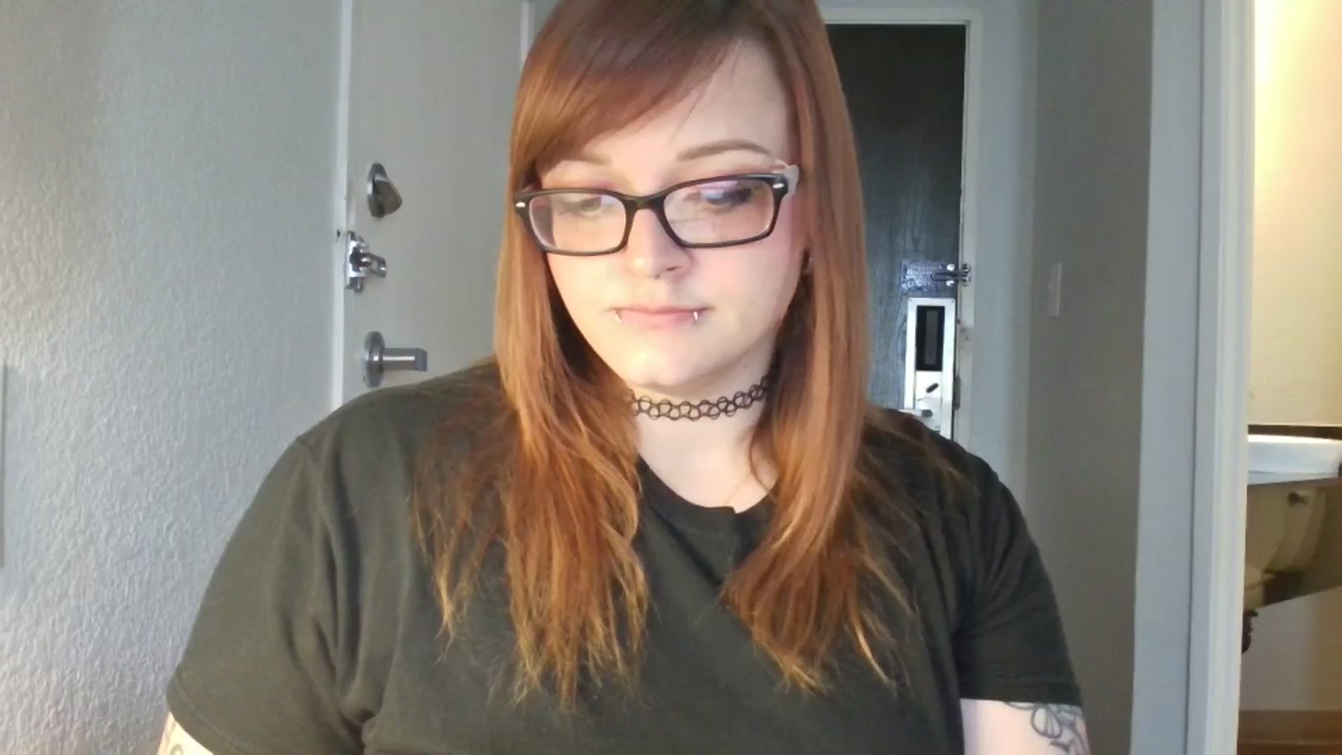 Gallery image thumbnail from FloraSky's myfreecams stream on, 05/01/2025, 12:37 image 6 of 20