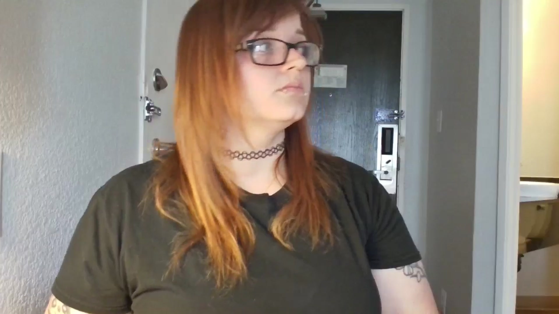 Gallery image thumbnail from FloraSky's myfreecams stream on, 05/01/2025, 12:37 image 16 of 20
