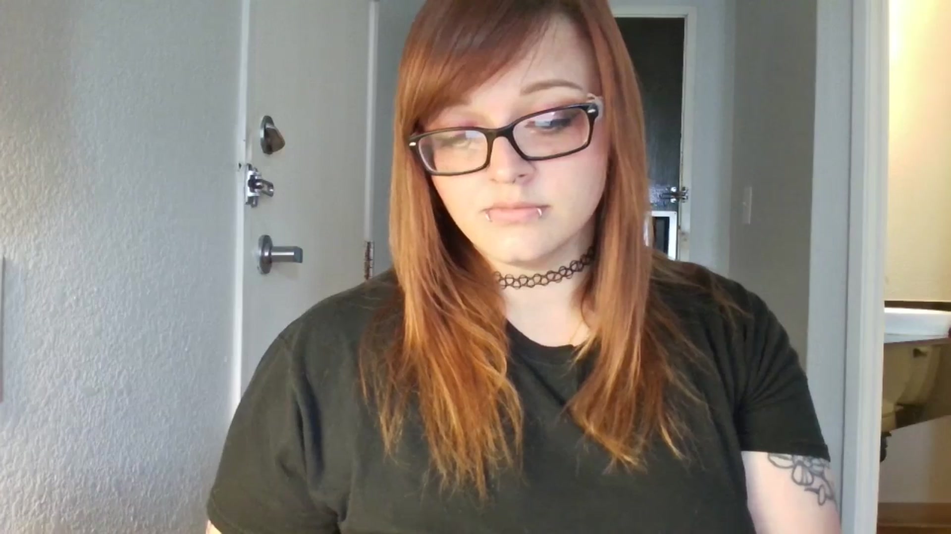 Gallery image thumbnail from FloraSky's myfreecams stream on, 05/01/2025, 12:37 image 10 of 20