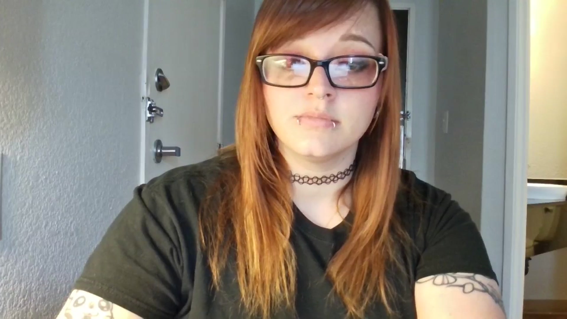 Gallery image thumbnail from FloraSky's myfreecams stream on, 05/01/2025, 12:37 image 9 of 20