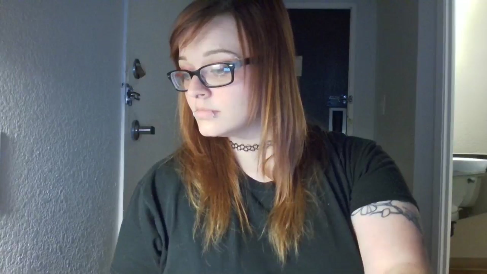Gallery image thumbnail from FloraSky's myfreecams stream on, 05/01/2025, 13:30 image 18 of 20