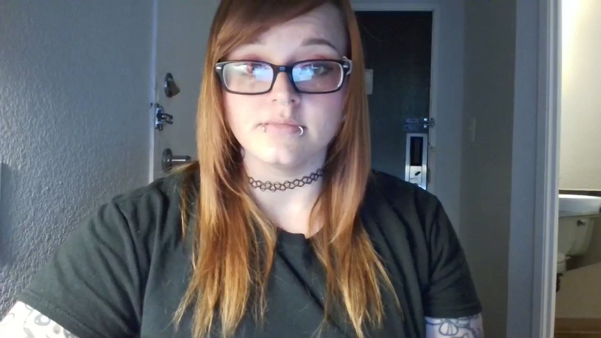 Gallery image thumbnail from FloraSky's myfreecams stream on, 05/01/2025, 13:30 image 7 of 20