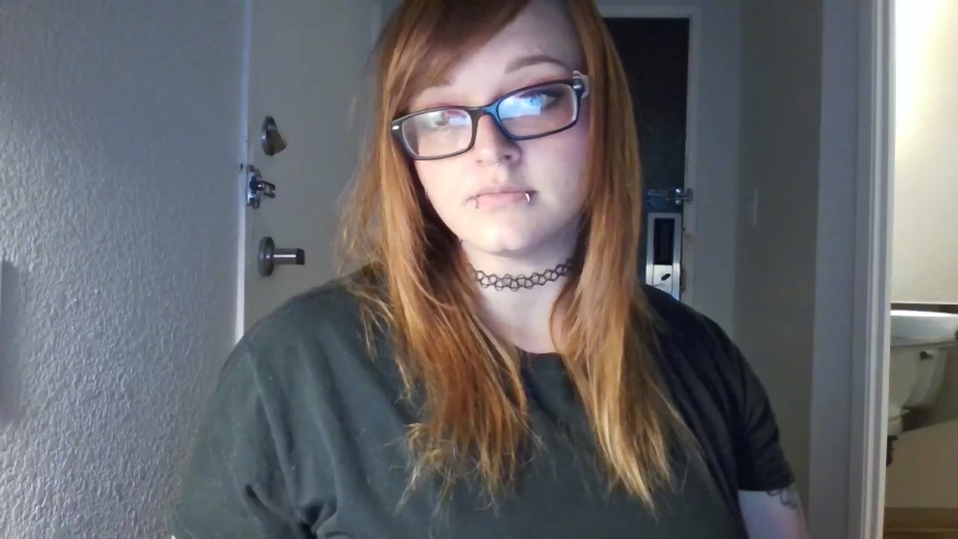 Gallery image thumbnail from FloraSky's myfreecams stream on, 05/01/2025, 13:30 image 14 of 20