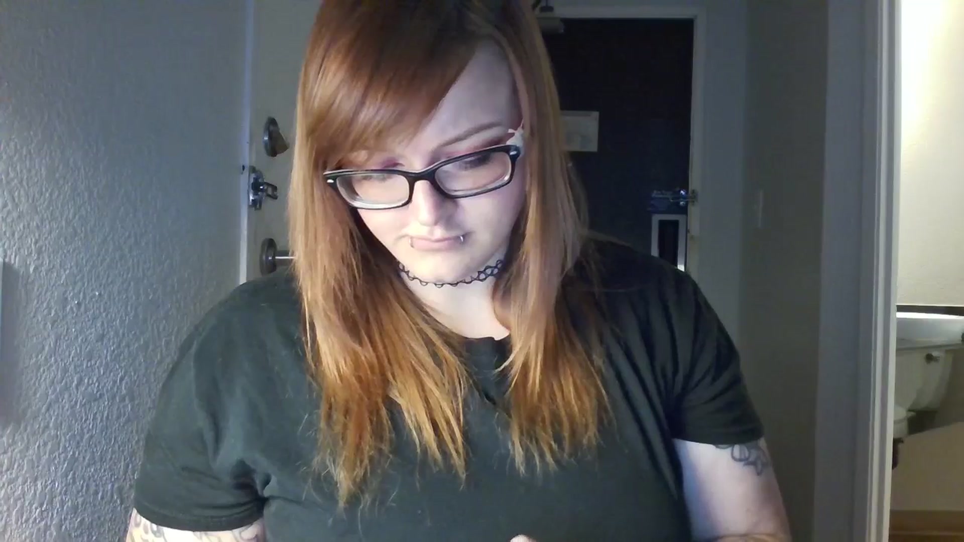 Gallery image thumbnail from FloraSky's myfreecams stream on, 05/01/2025, 13:30 image 3 of 20
