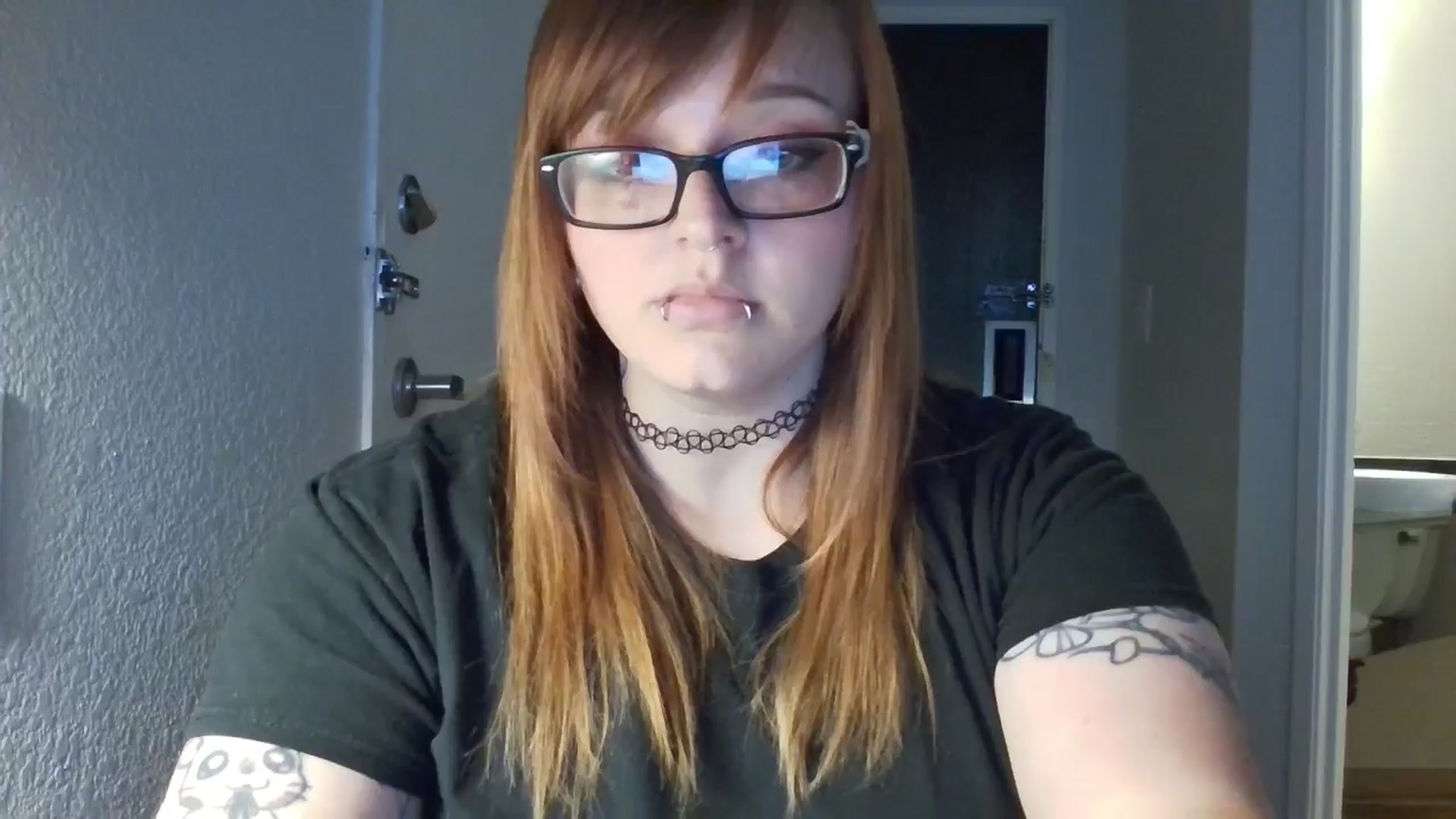Gallery image thumbnail from FloraSky's myfreecams stream on, 05/01/2025, 13:30 image 1 of 20