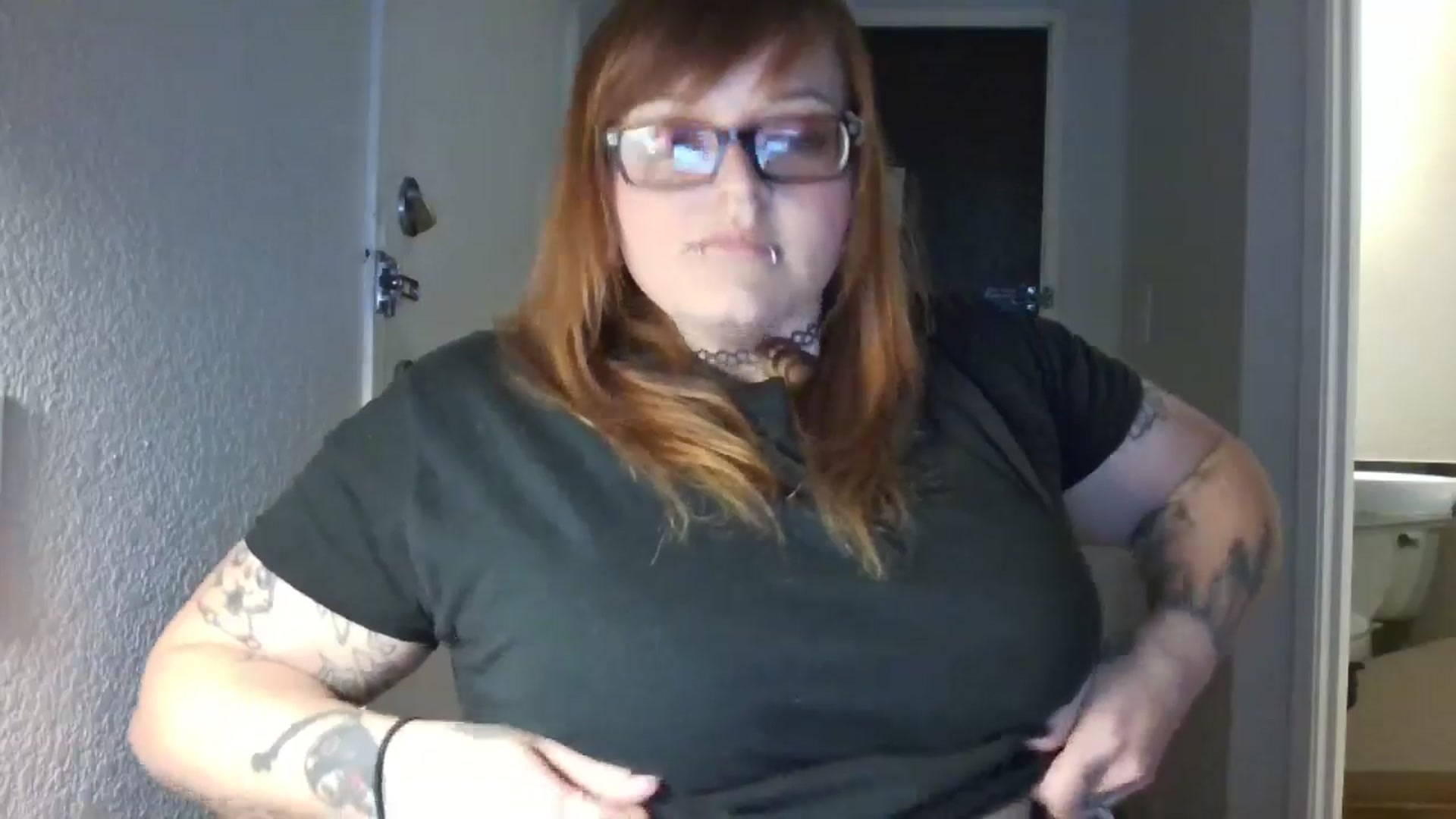 Gallery image thumbnail from FloraSky's myfreecams stream on, 05/01/2025, 13:30 image 17 of 20