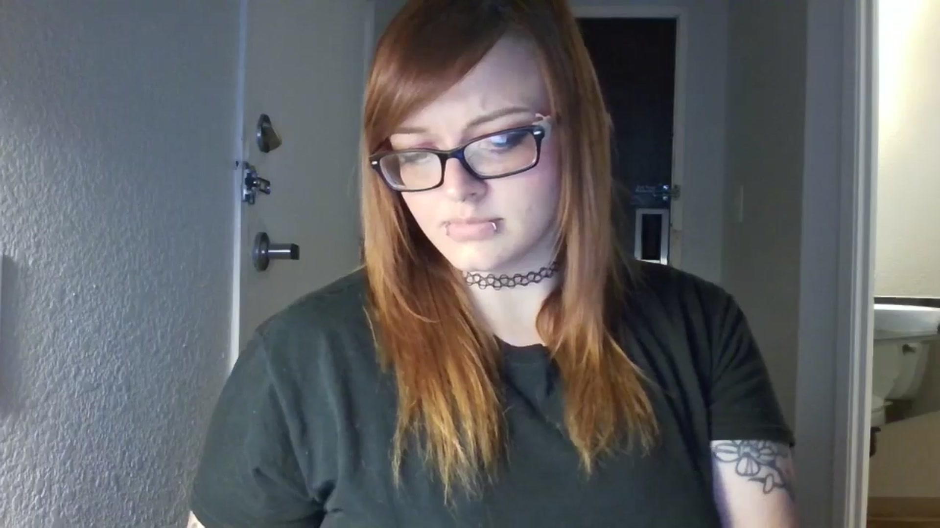 Gallery image thumbnail from FloraSky's myfreecams stream on, 05/01/2025, 13:30 image 11 of 20