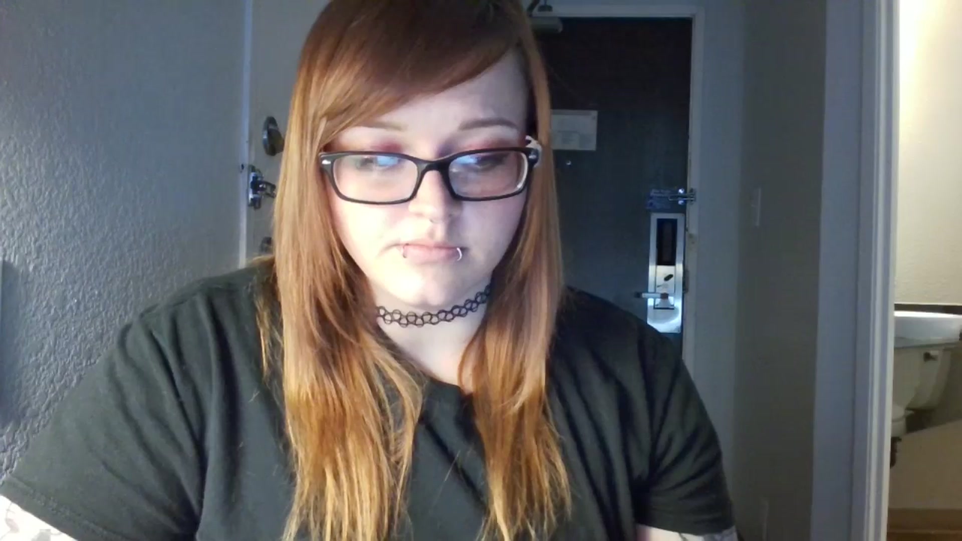 Gallery image thumbnail from FloraSky's myfreecams stream on, 05/01/2025, 13:30 image 8 of 20