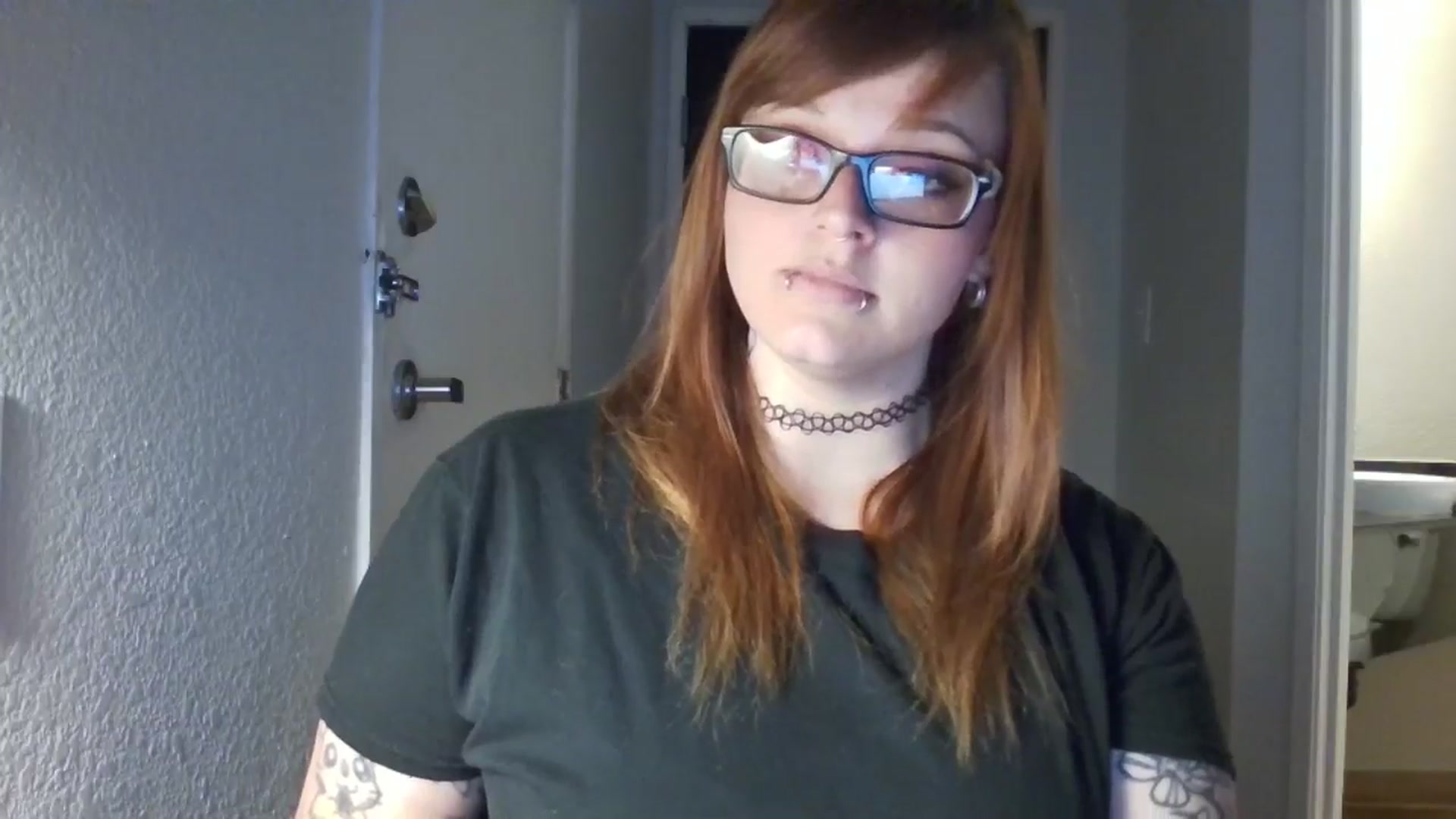 Gallery image thumbnail from FloraSky's myfreecams stream on, 05/01/2025, 13:30 image 16 of 20