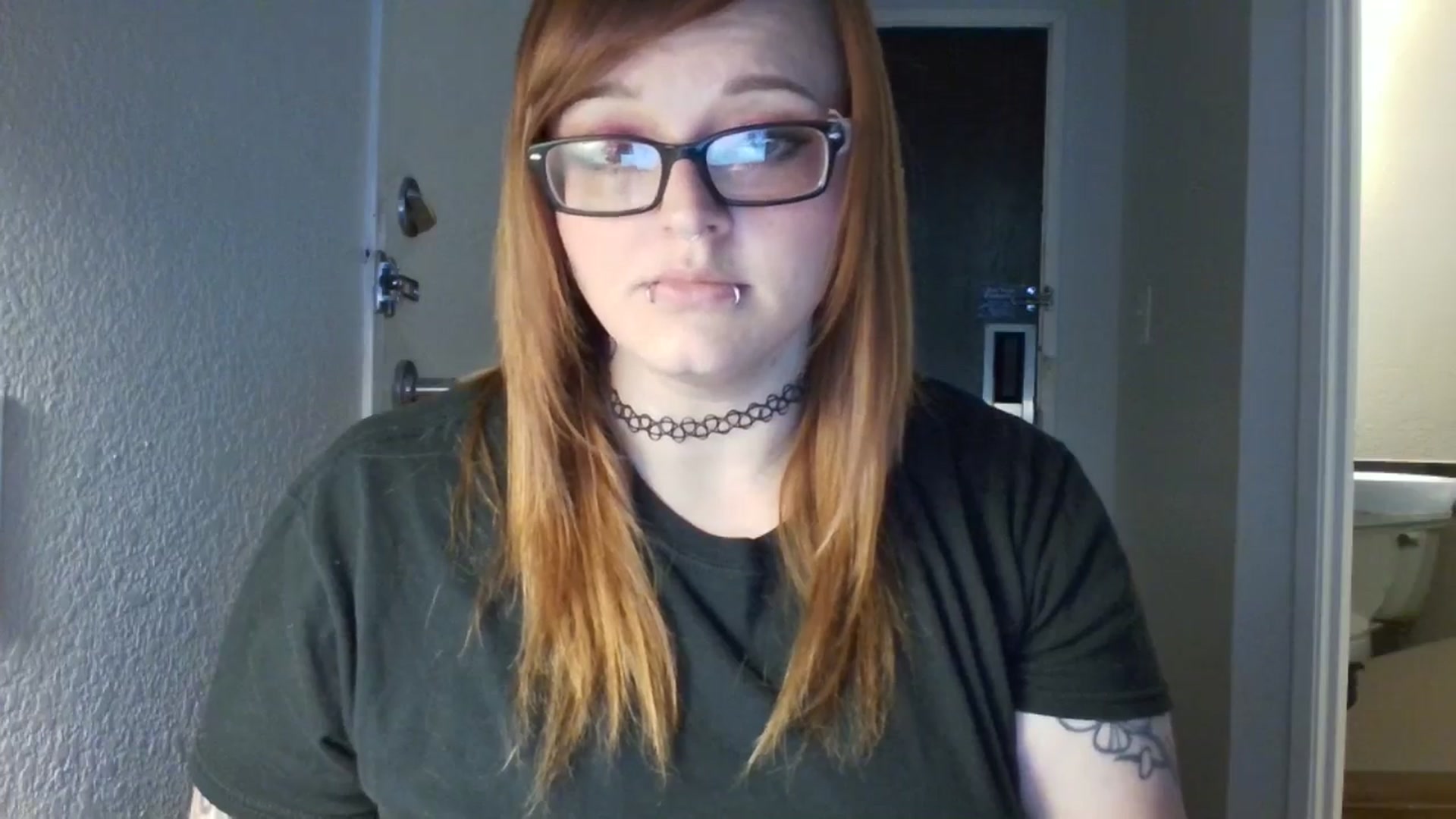 Gallery image thumbnail from FloraSky's myfreecams stream on, 05/01/2025, 13:30 image 6 of 20