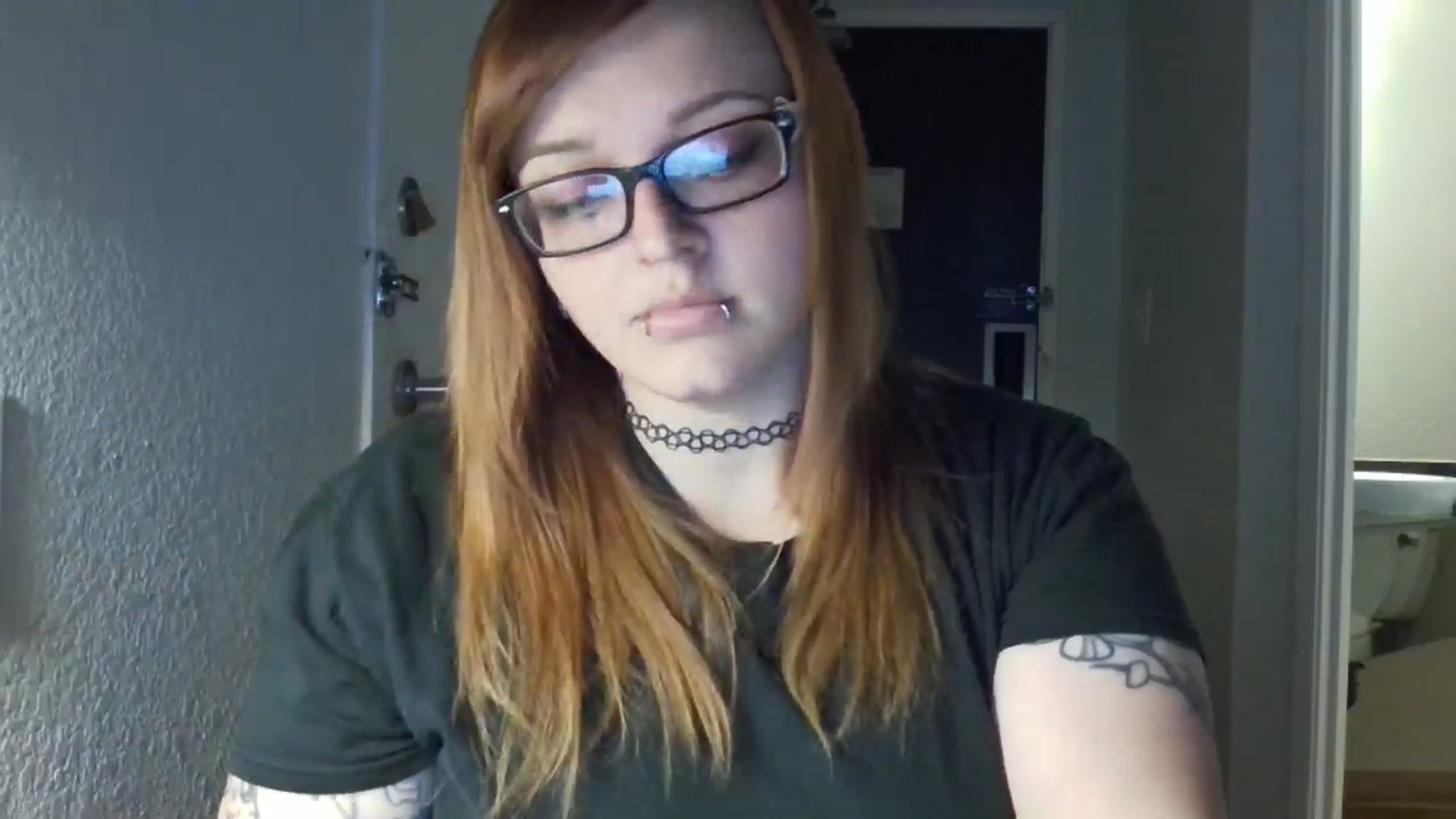 Gallery image thumbnail from FloraSky's myfreecams stream on, 05/01/2025, 13:30 image 4 of 20