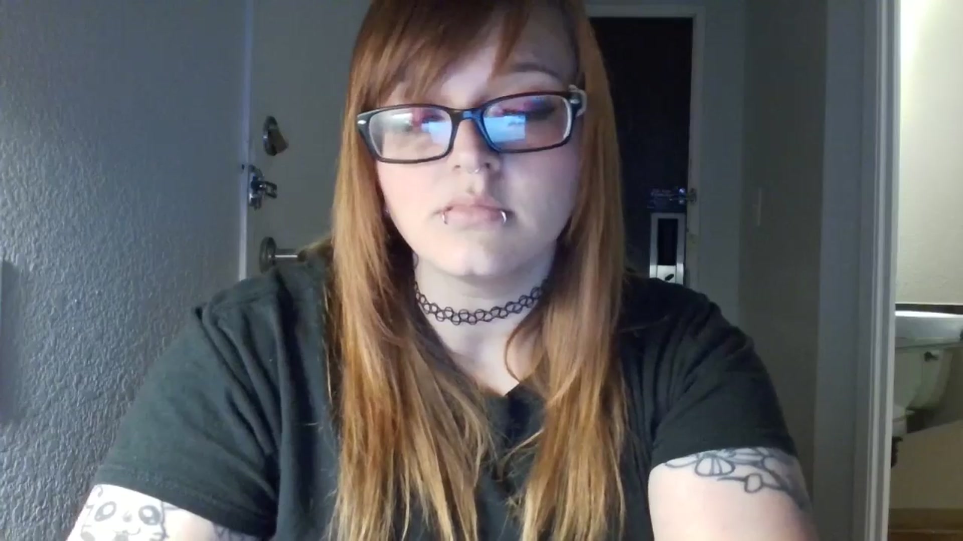 Gallery image thumbnail from FloraSky's myfreecams stream on, 05/01/2025, 13:30 image 2 of 20