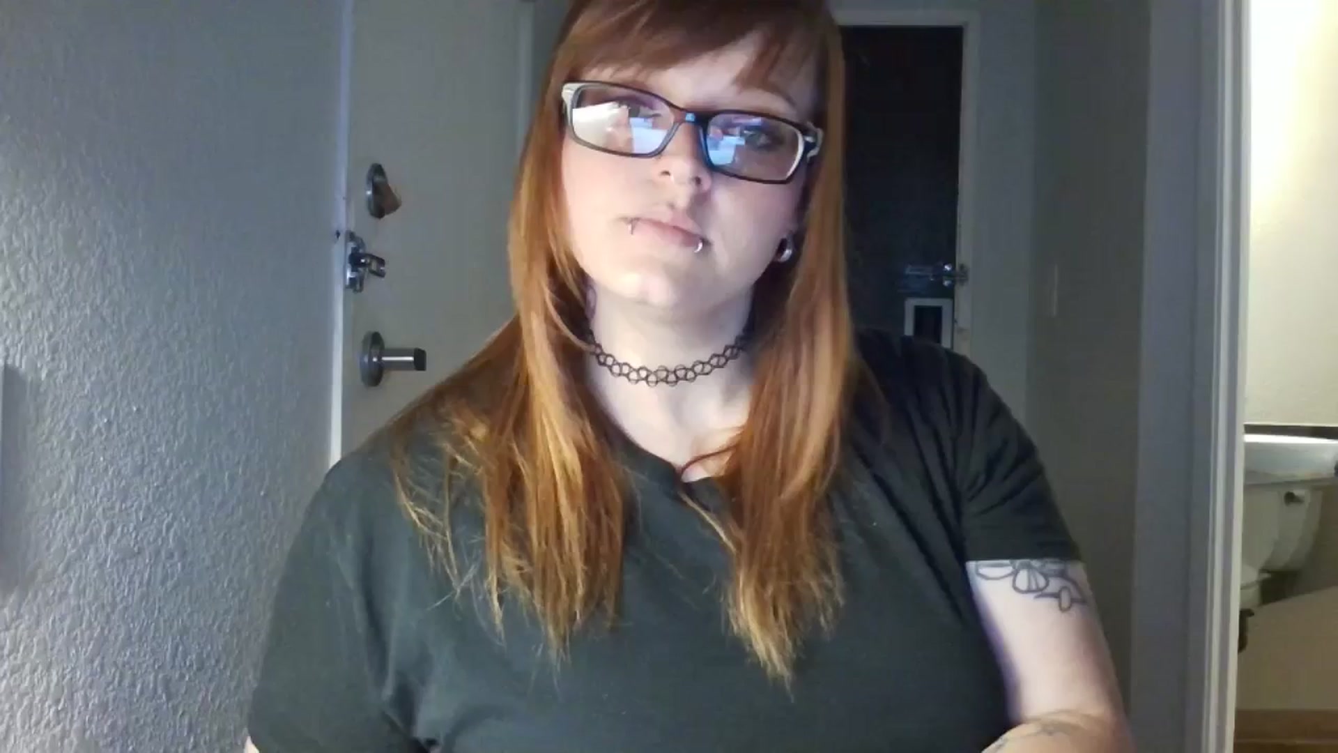 Gallery image thumbnail from FloraSky's myfreecams stream on, 05/01/2025, 13:48 image 1 of 20
