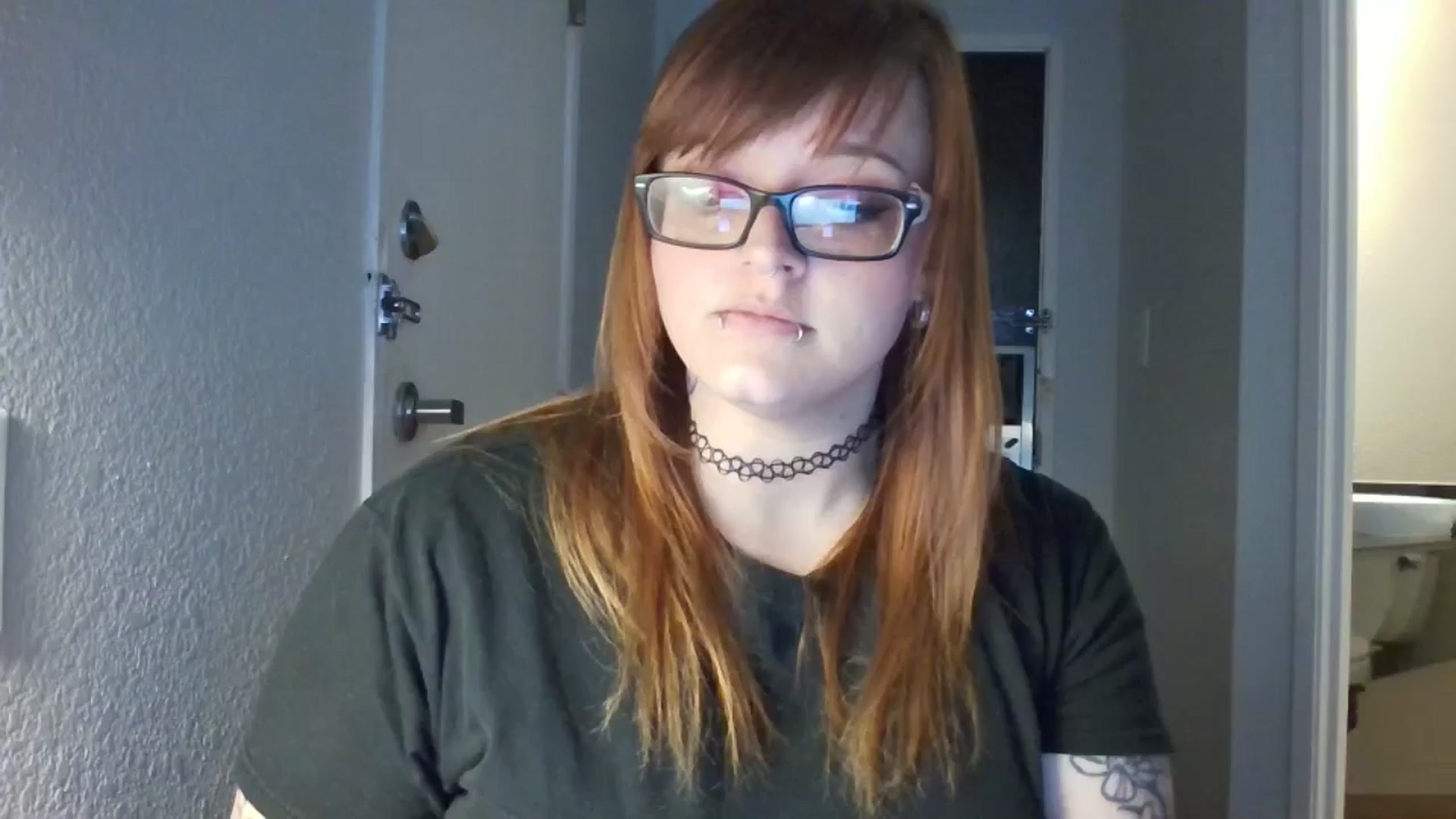 Gallery image thumbnail from FloraSky's myfreecams stream on, 05/01/2025, 13:48 image 17 of 20
