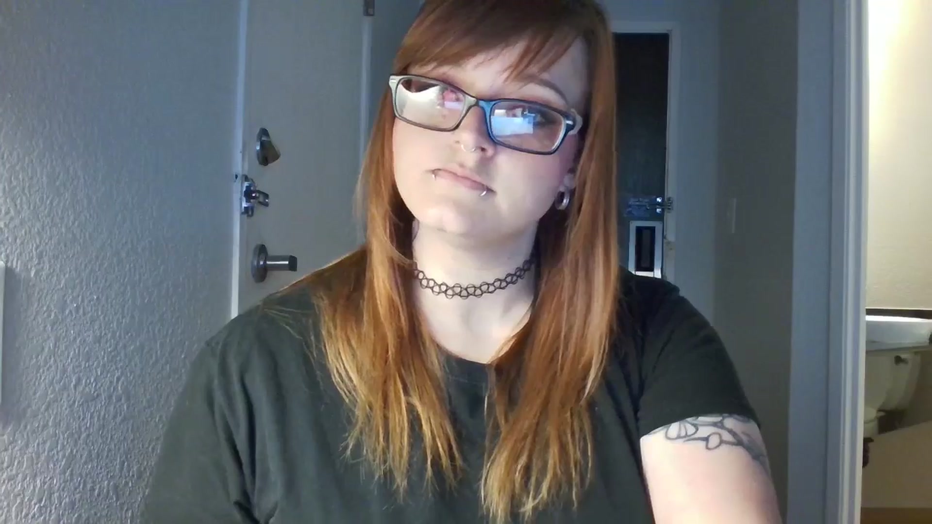 Gallery image thumbnail from FloraSky's myfreecams stream on, 05/01/2025, 13:48 image 16 of 20