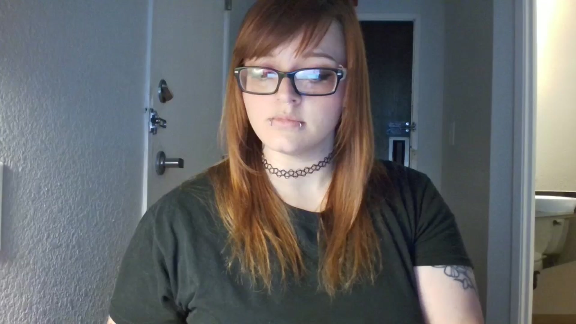 Gallery image thumbnail from FloraSky's myfreecams stream on, 05/01/2025, 13:48 image 15 of 20