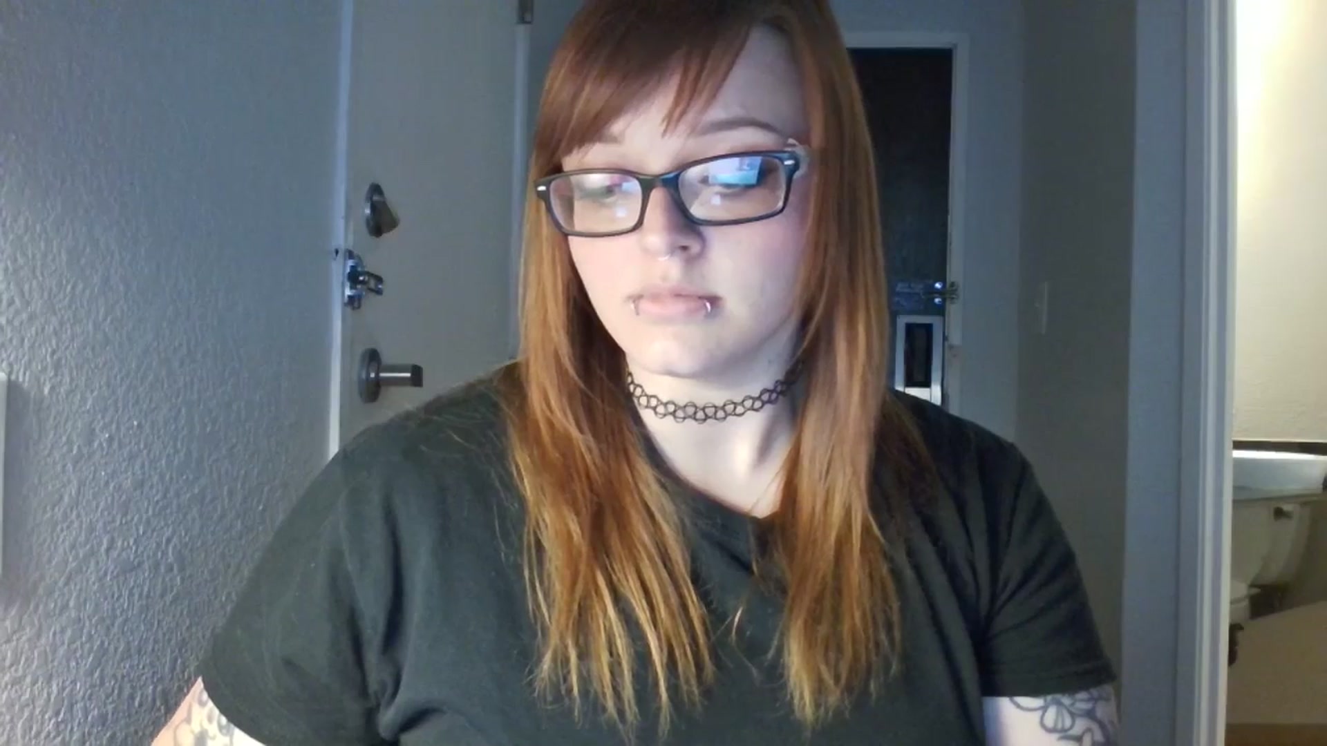 Gallery image thumbnail from FloraSky's myfreecams stream on, 05/01/2025, 13:48 image 9 of 20