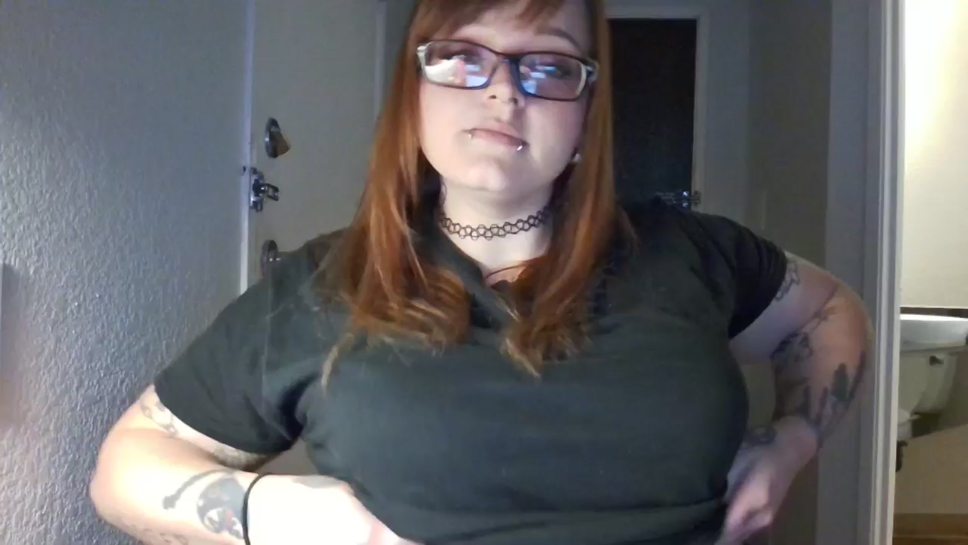 Gallery image thumbnail from FloraSky's myfreecams stream on, 05/01/2025, 13:48 image 4 of 20