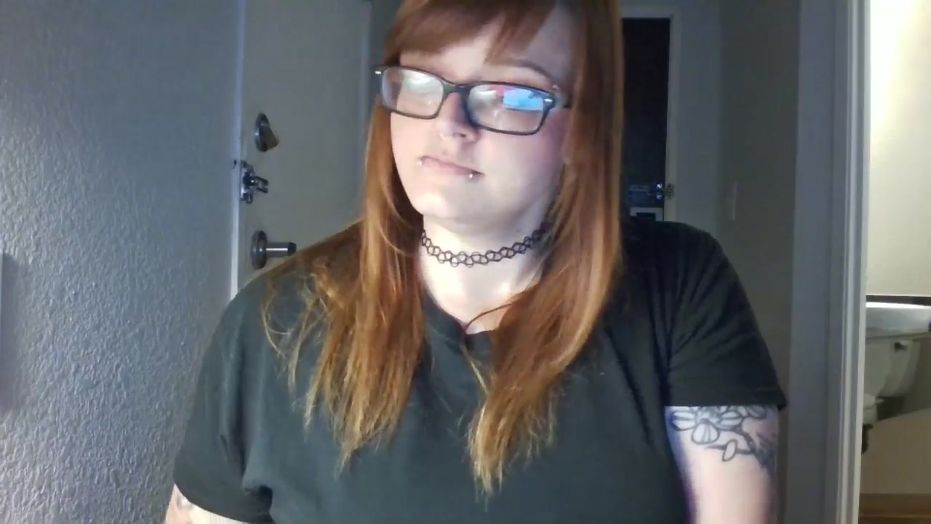 Gallery image thumbnail from FloraSky's myfreecams stream on, 05/01/2025, 13:48 image 3 of 20