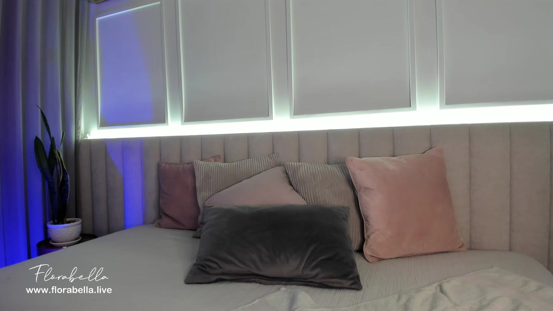 Gallery image thumbnail from Florabella's myfreecams stream on, 12/14/2022, 22:39 image 2 of 20