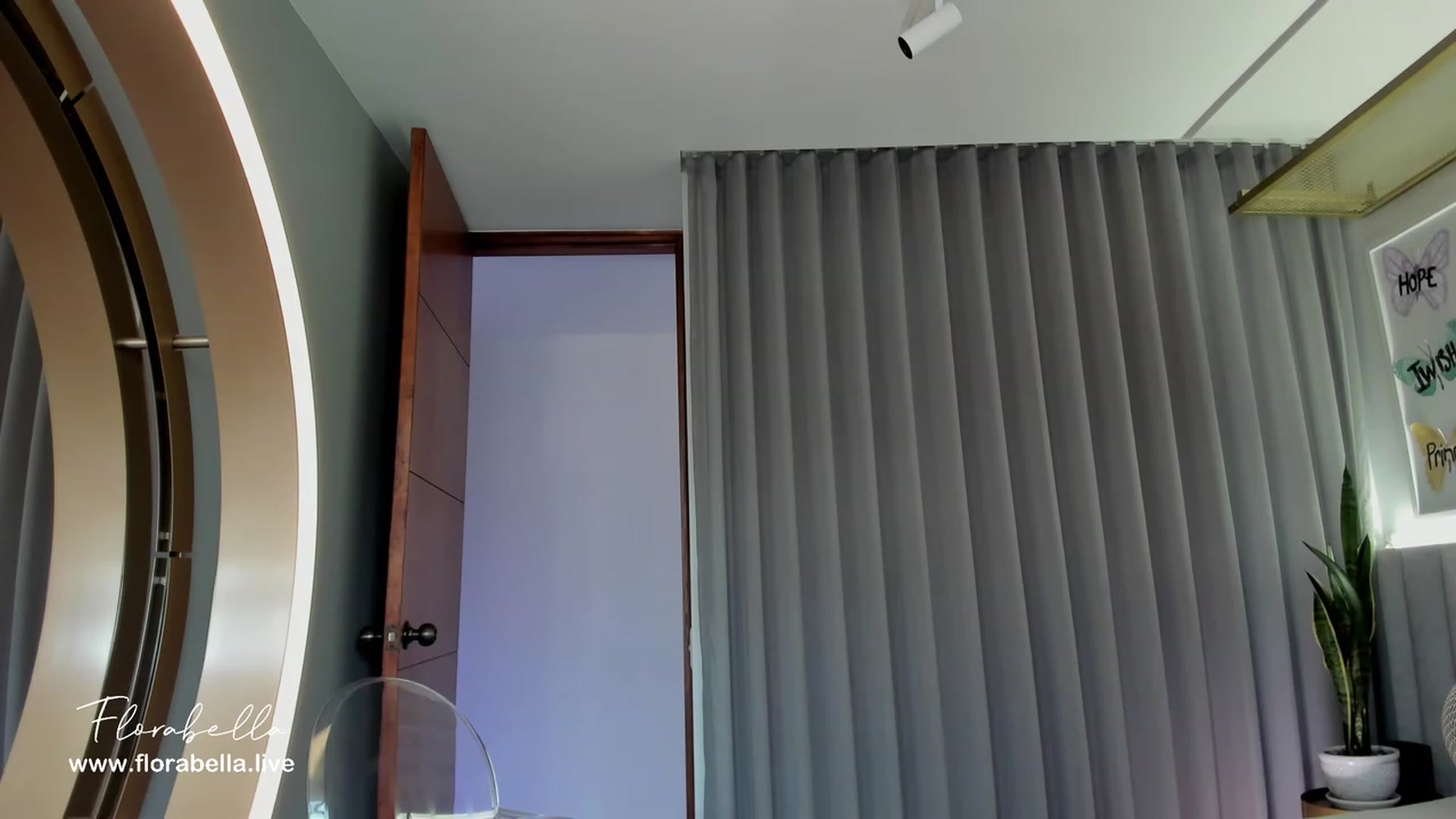 Gallery image thumbnail from Florabella's myfreecams stream on, 04/24/2023, 22:37 image 5 of 20