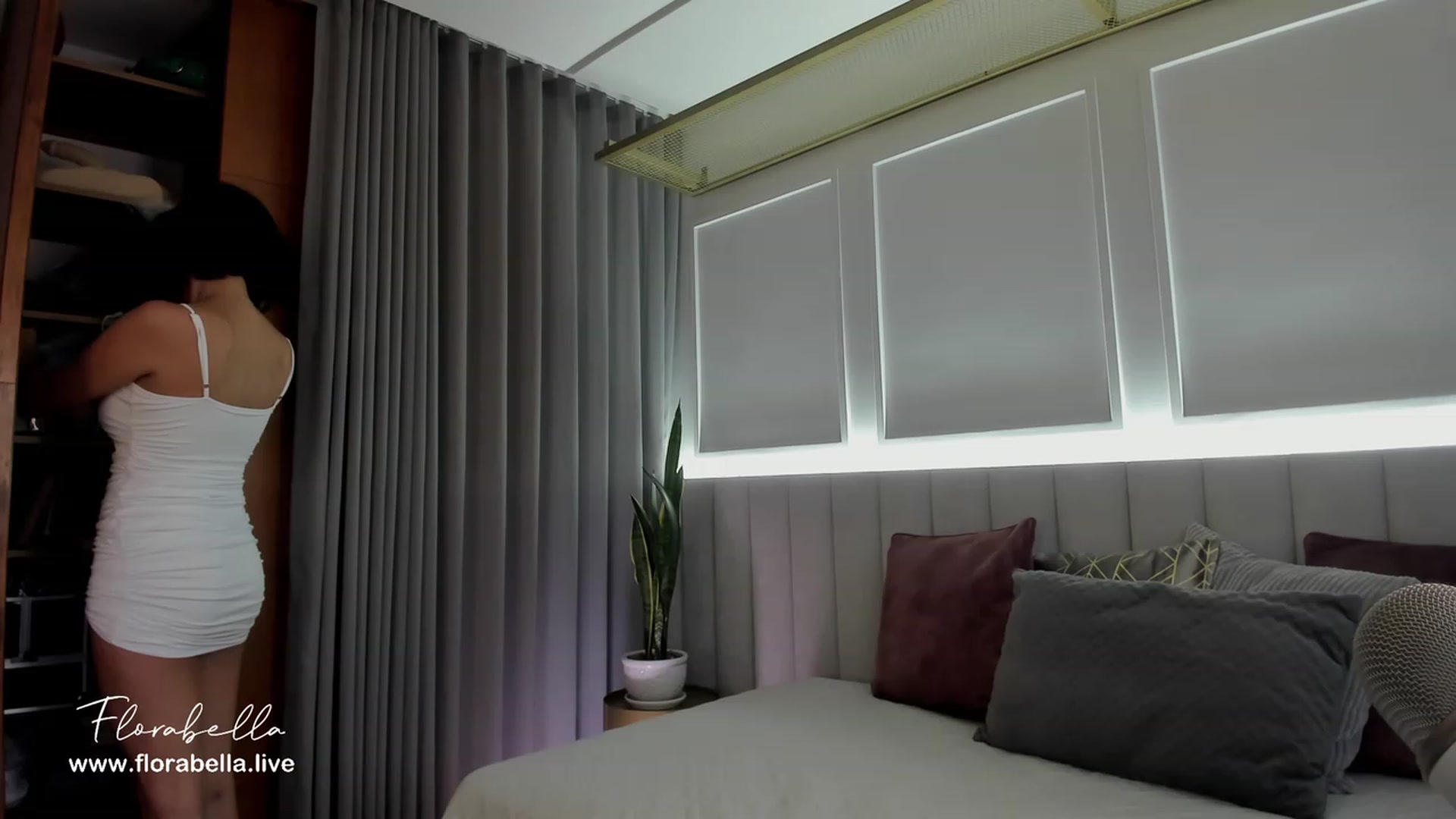 Gallery image thumbnail from Florabella's myfreecams stream on, 05/07/2023, 22:57 image 19 of 20