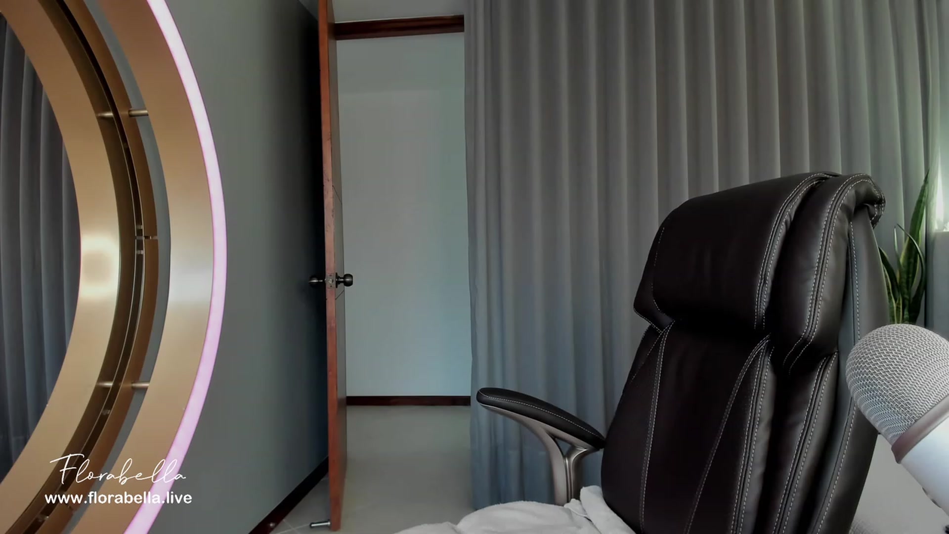 Gallery image thumbnail from Florabella's myfreecams stream on, 06/03/2023, 17:20 image 8 of 20