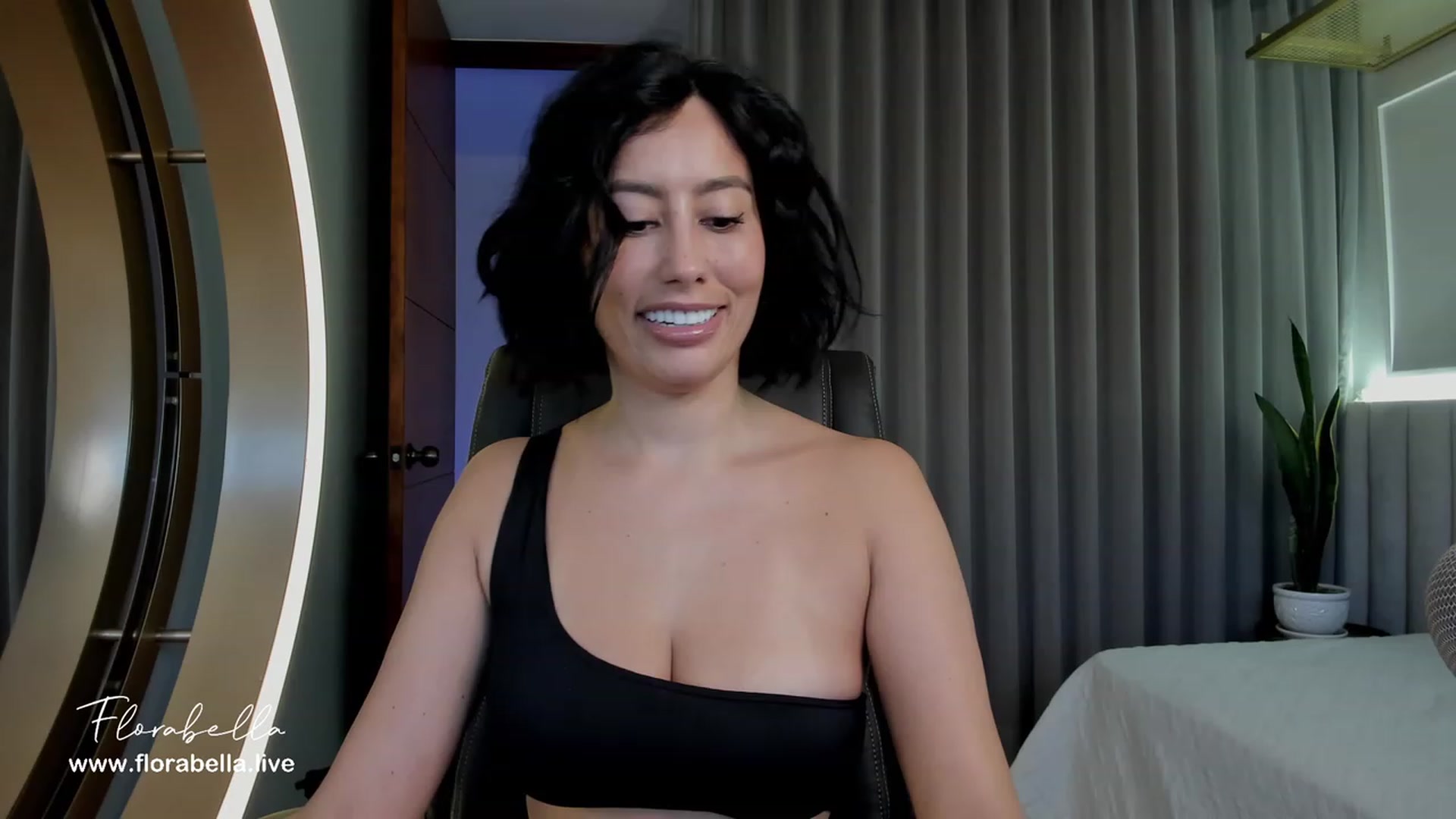 Gallery image thumbnail from Florabella's myfreecams stream on, 06/16/2023, 23:33 image 3 of 20