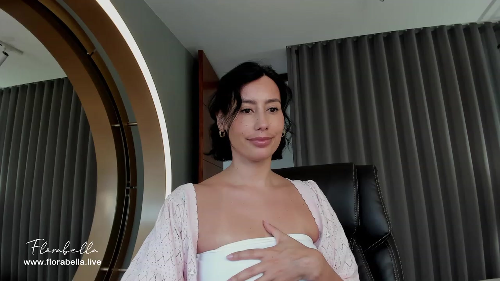 Gallery image thumbnail from Florabella's myfreecams stream on, 06/17/2023, 17:27 image 17 of 20