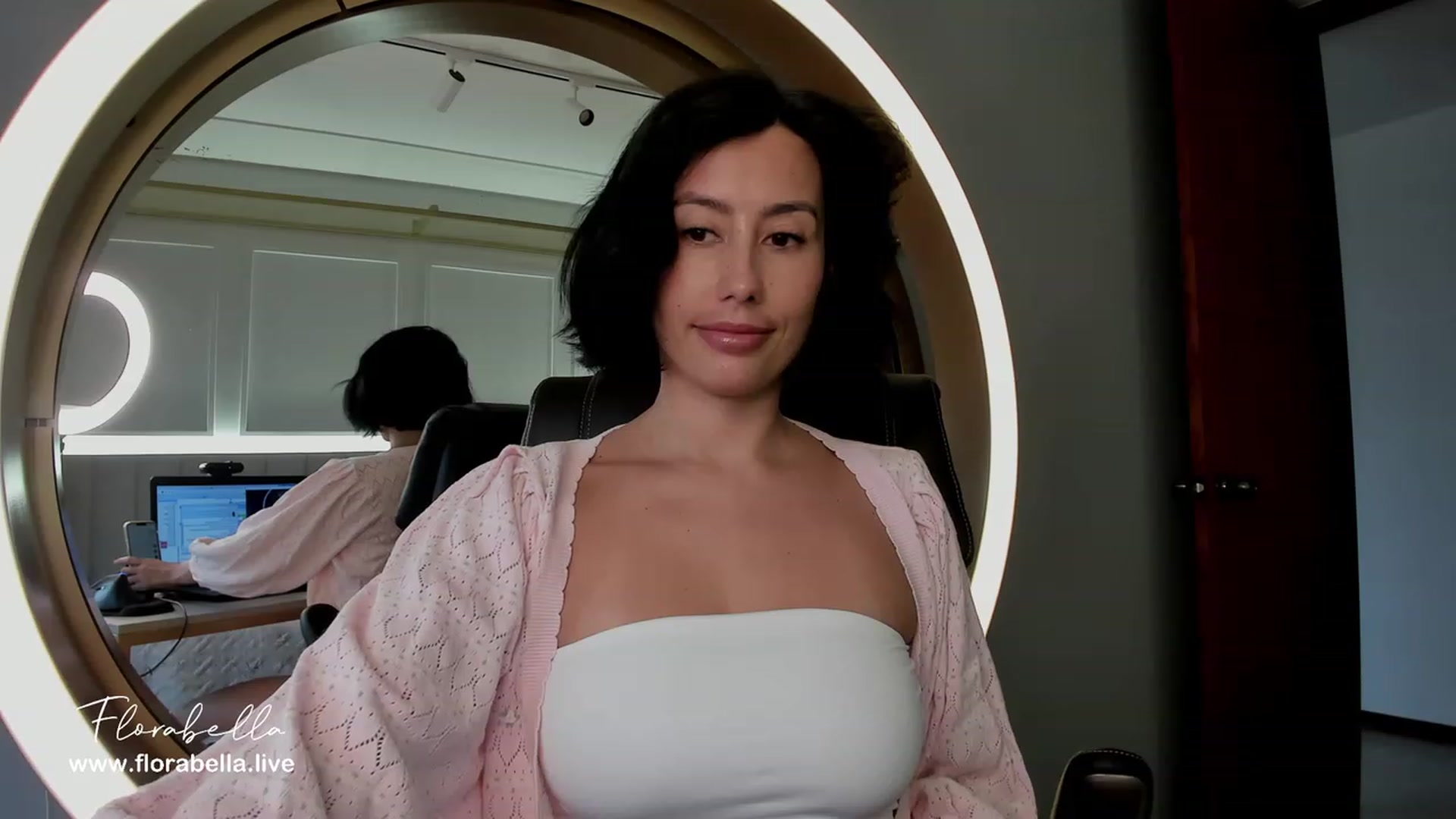 Gallery image thumbnail from Florabella's myfreecams stream on, 06/17/2023, 17:27 image 4 of 20